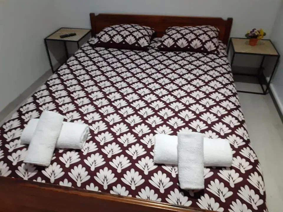 Studio (2 Adults) with private bathroom and kitchnette in PARIS par trains, AREA, Studios avec salle de bain et kitchenette Privées, OU, chambres avec salles bain et cuisines communes Studio (2 Adults) with private bathroom and kitchnette in PARIS par trains, AREA, Studios avec salle de bain et kitchenette Privées, OU, chambres avec salles bain et cuisines communes