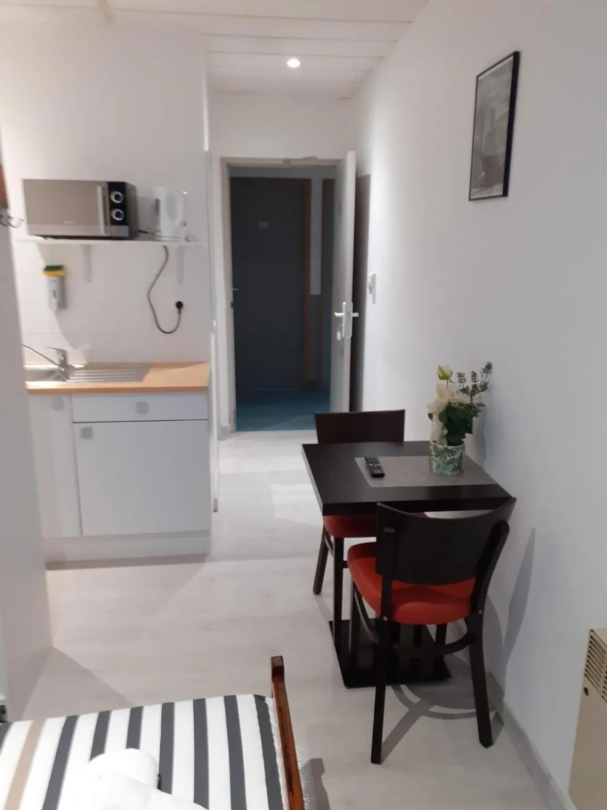 Kitchen or kitchenette in PARIS par trains, AREA, Studios avec salle de bain et kitchenette Privées, OU, chambres avec salles bain et cuisines communes