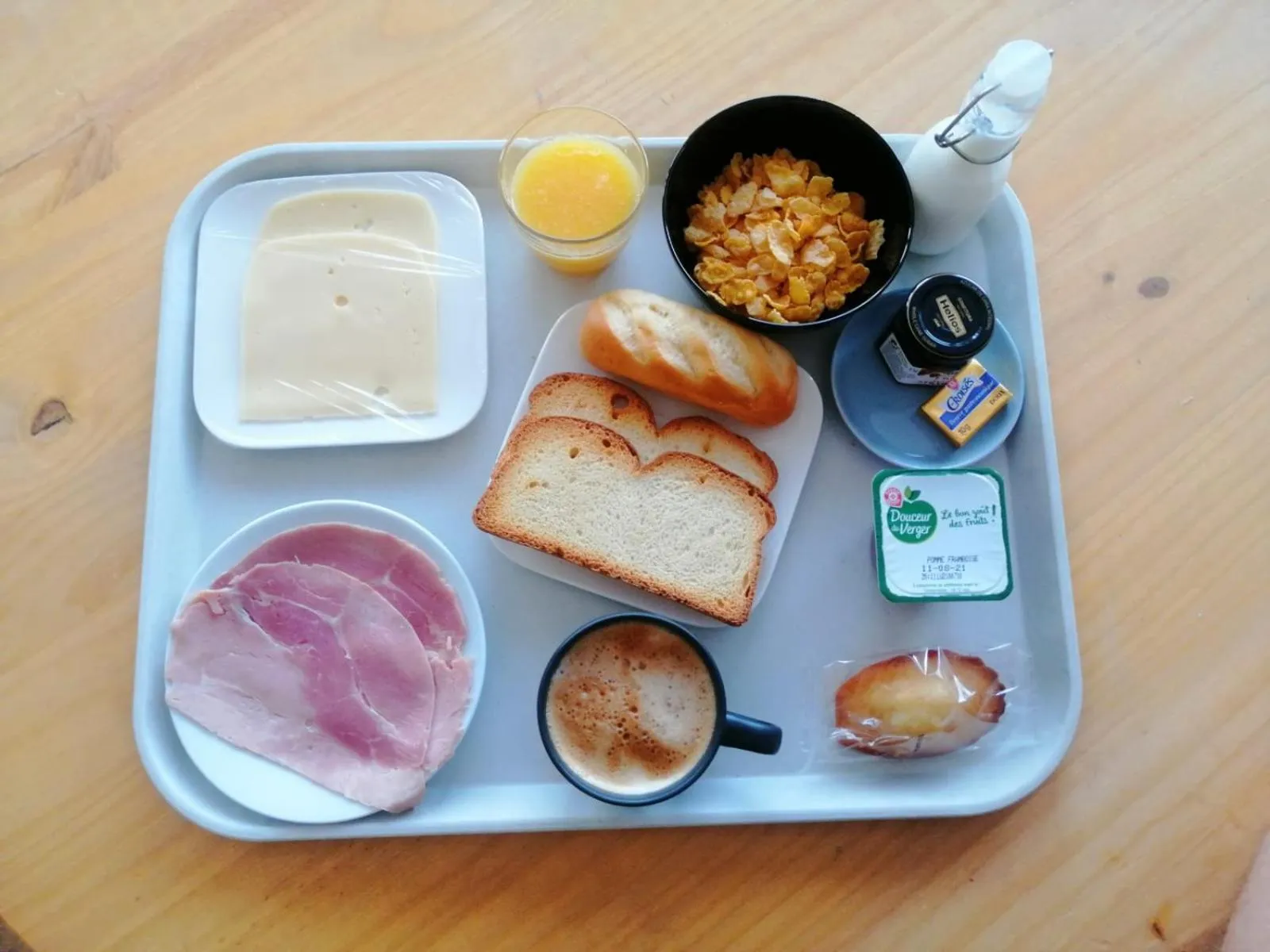 Breakfast in PARIS par trains, AREA, Studios avec salle de bain et kitchenette Privées, OU, chambres avec salles bain et cuisines communes