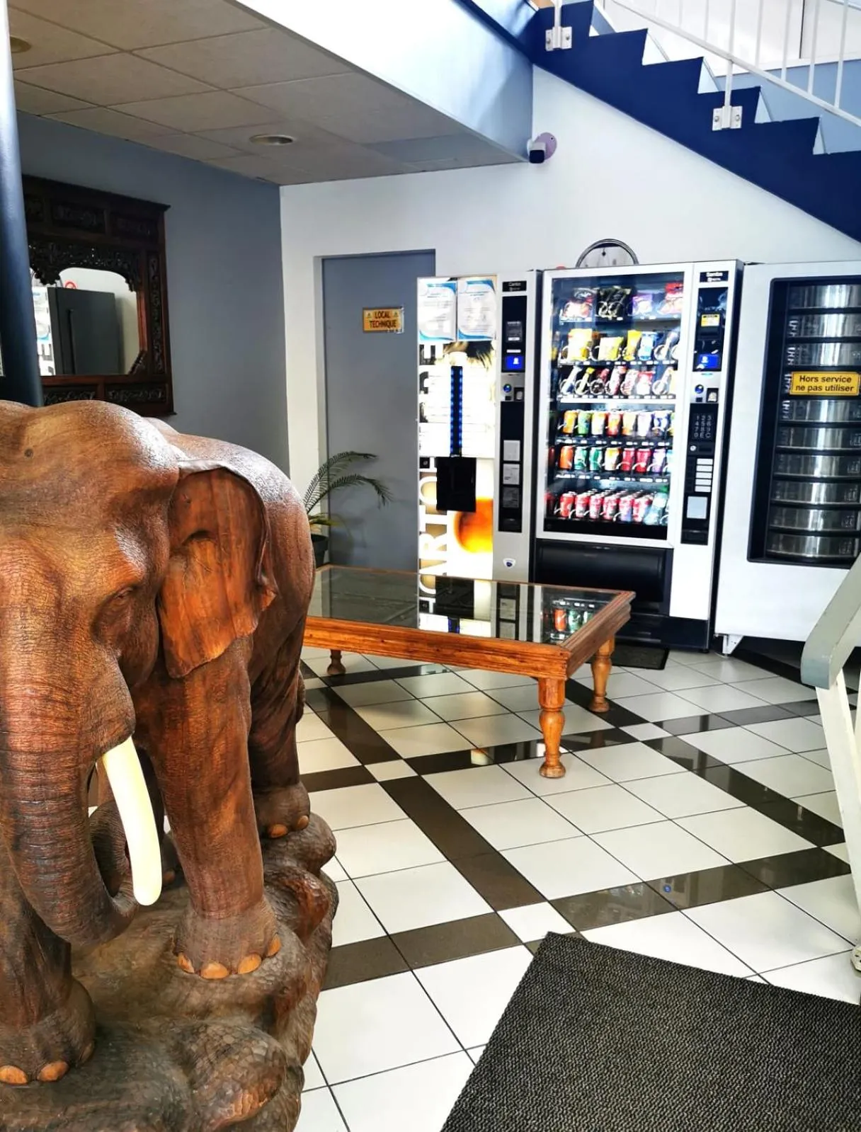 PARIS par trains, AREA, Studios avec salle de bain et kitchenette Privées, OU, chambres avec salles bain et cuisines communes