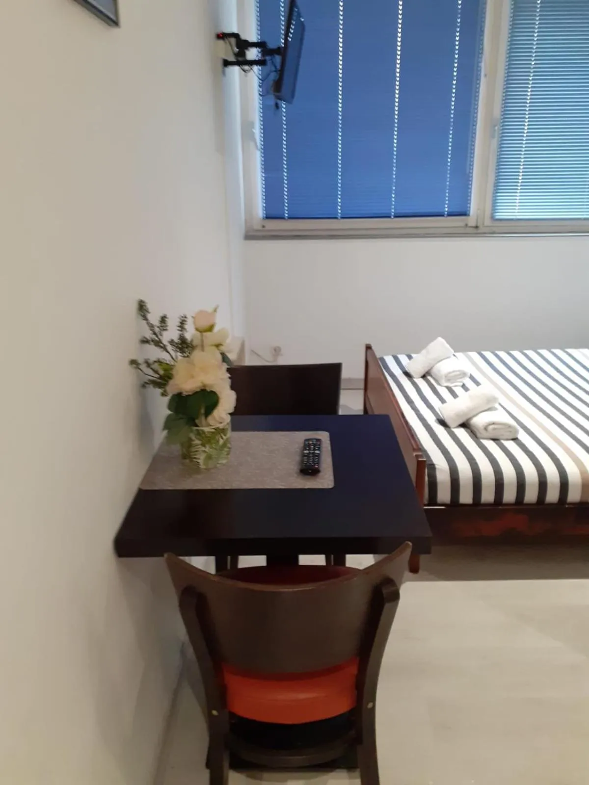 Bedroom, Bed in PARIS par trains, AREA, Studios avec salle de bain et kitchenette Privées, OU, chambres avec salles bain et cuisines communes