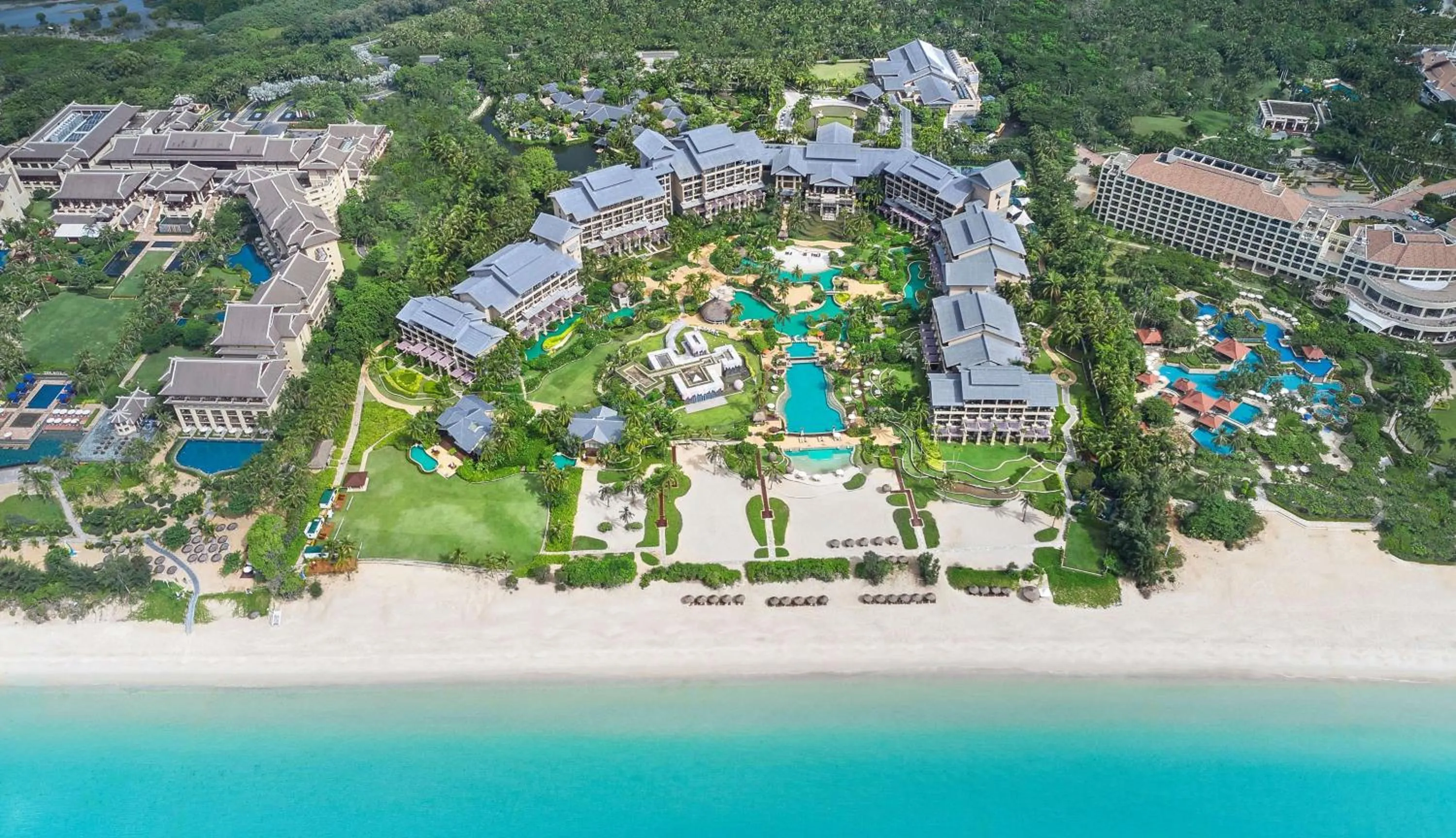 Property building in Hilton Sanya Yalong Bay Resort & Spa