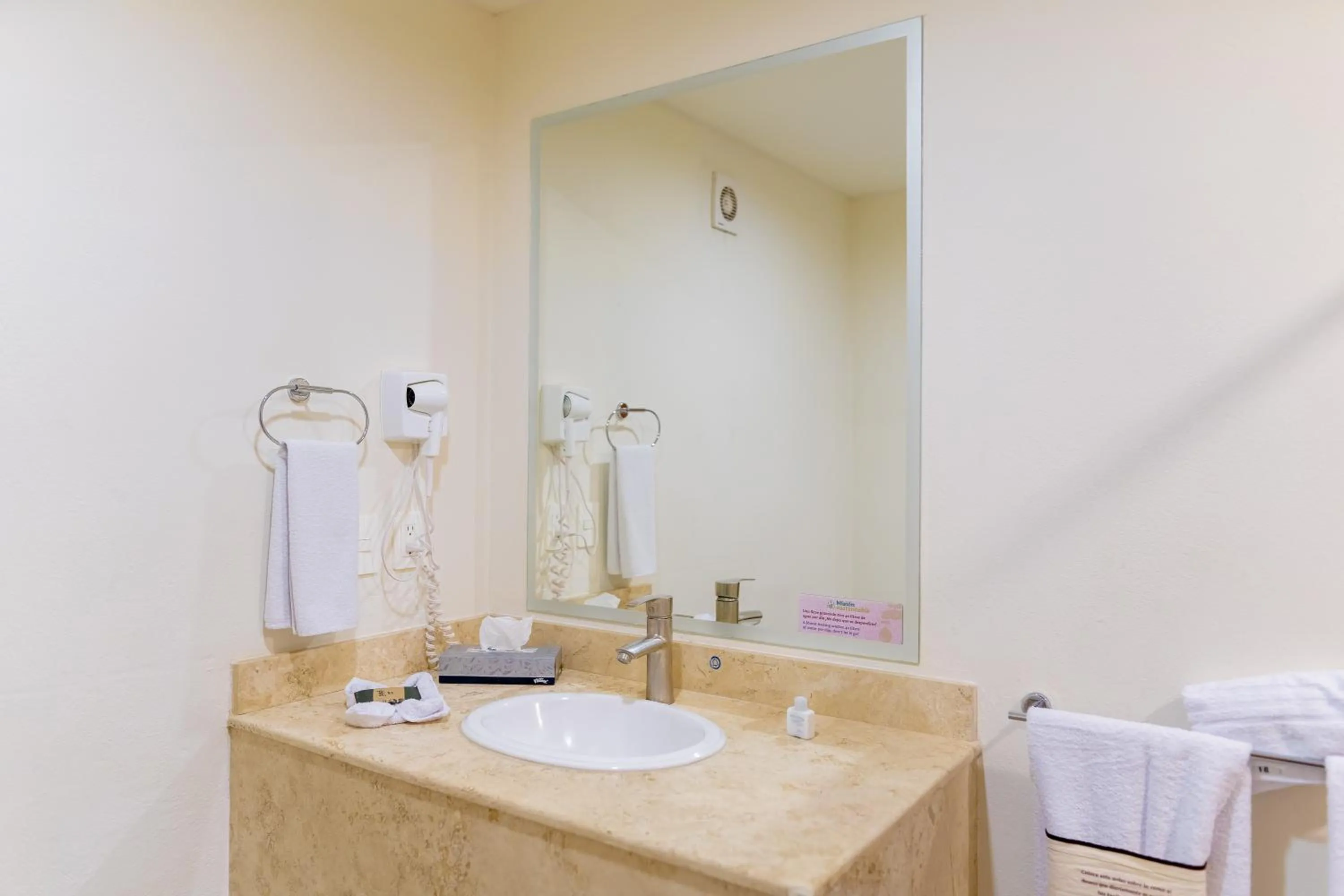 Bathroom in Mision Puebla Angelopolis