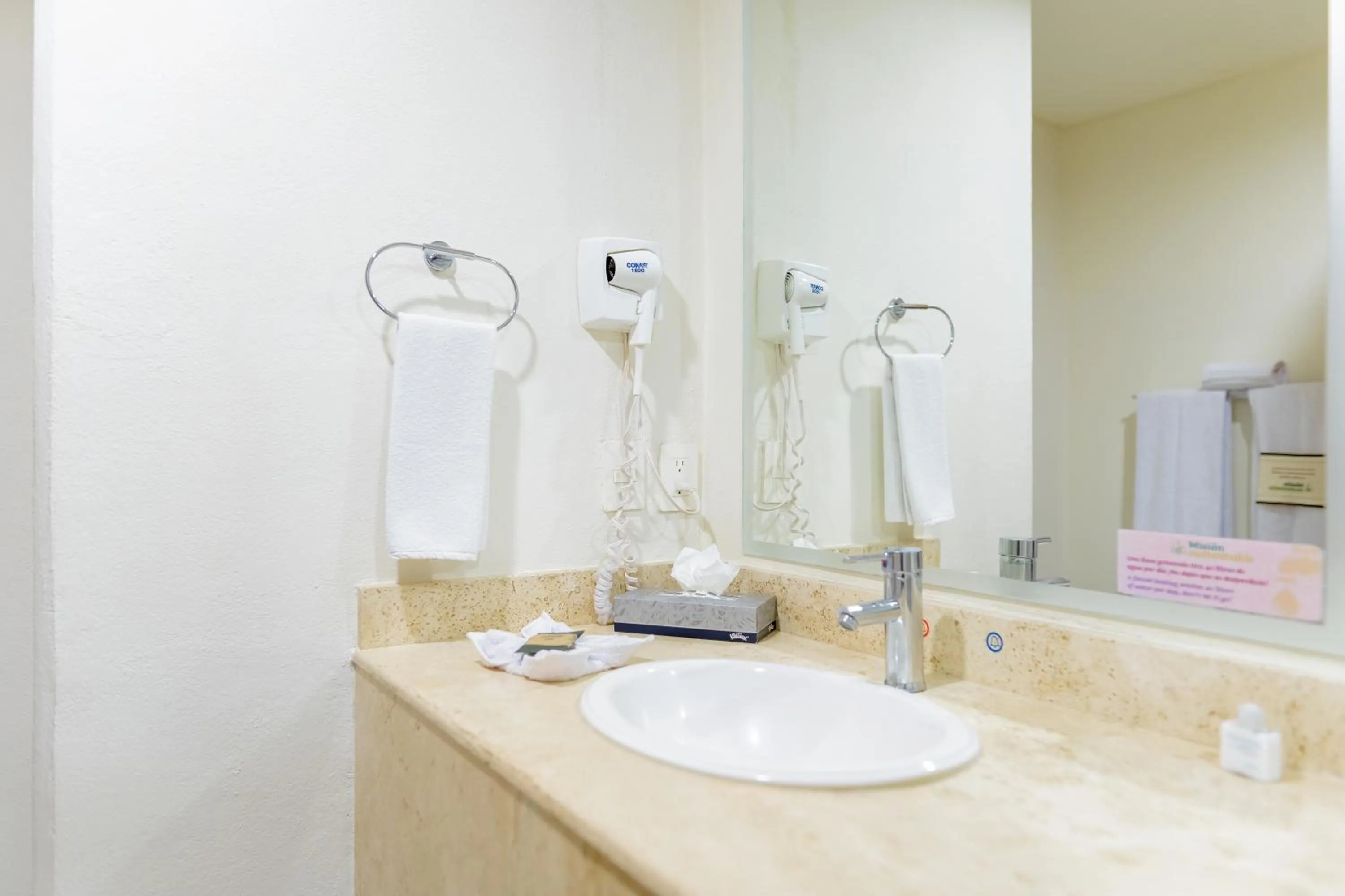 Bathroom in Mision Puebla Angelopolis