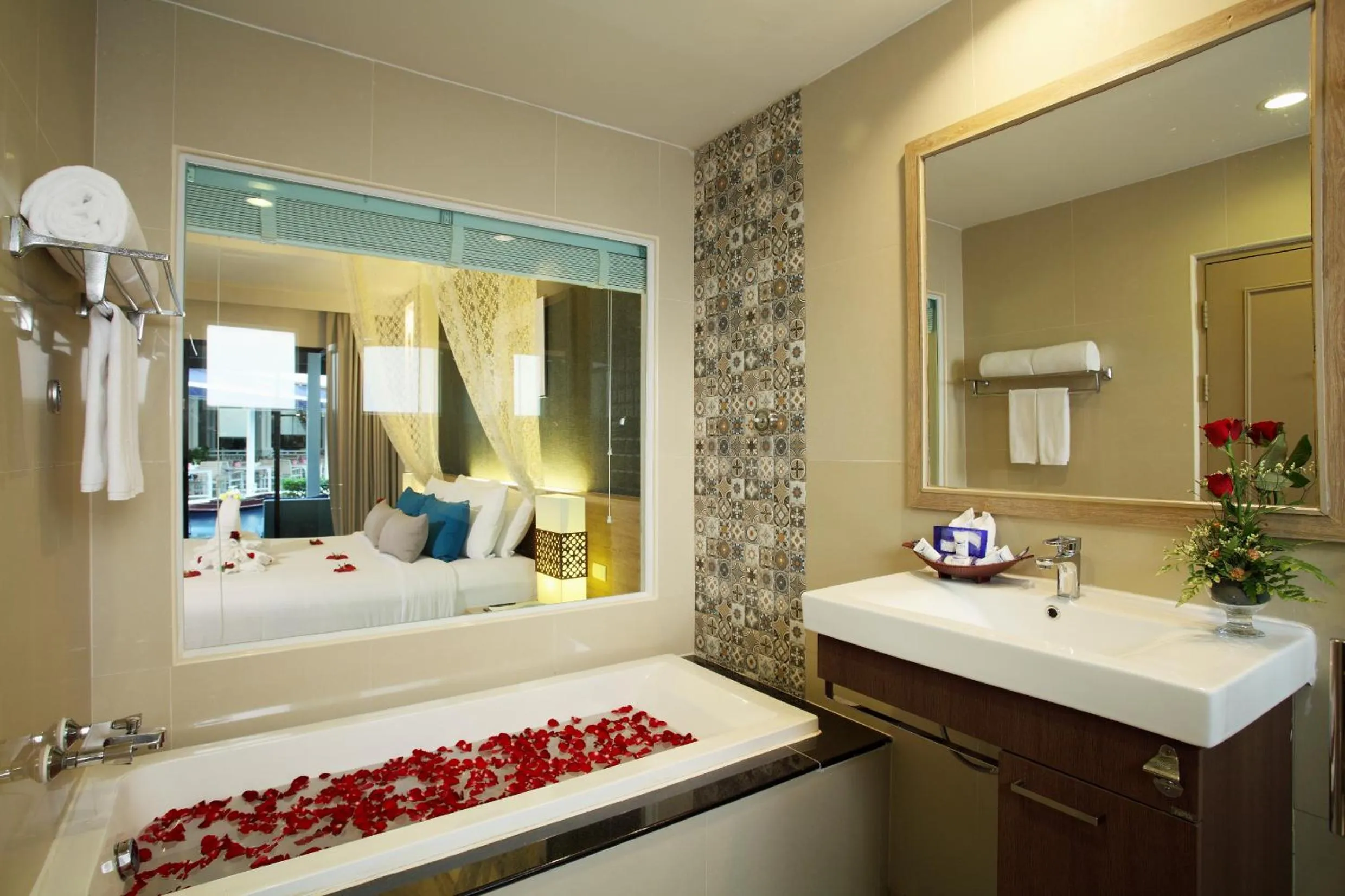 Bathroom, Bed in Access Resort & Villas - SHA Plus