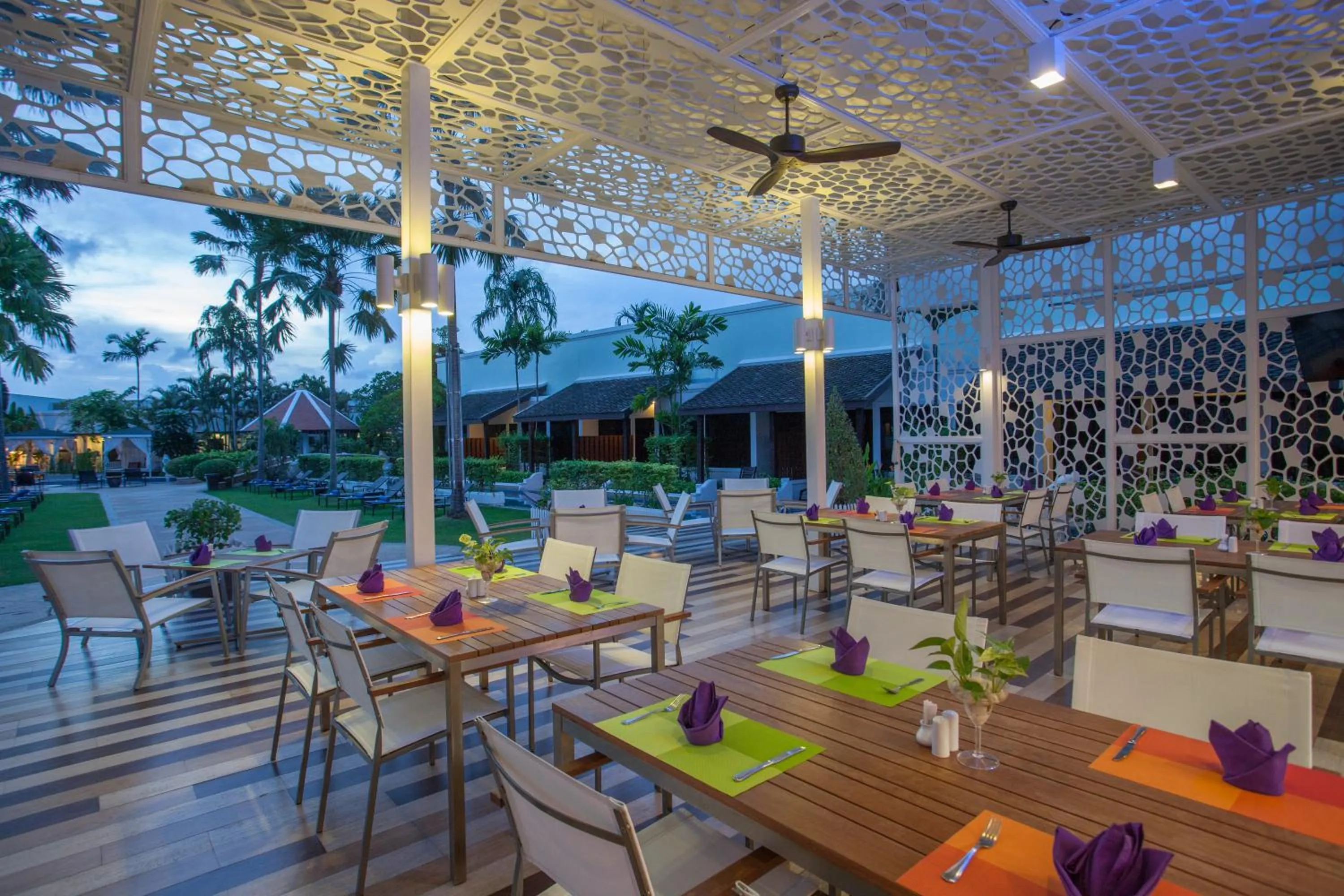 Lounge or bar in Access Resort & Villas - SHA Plus