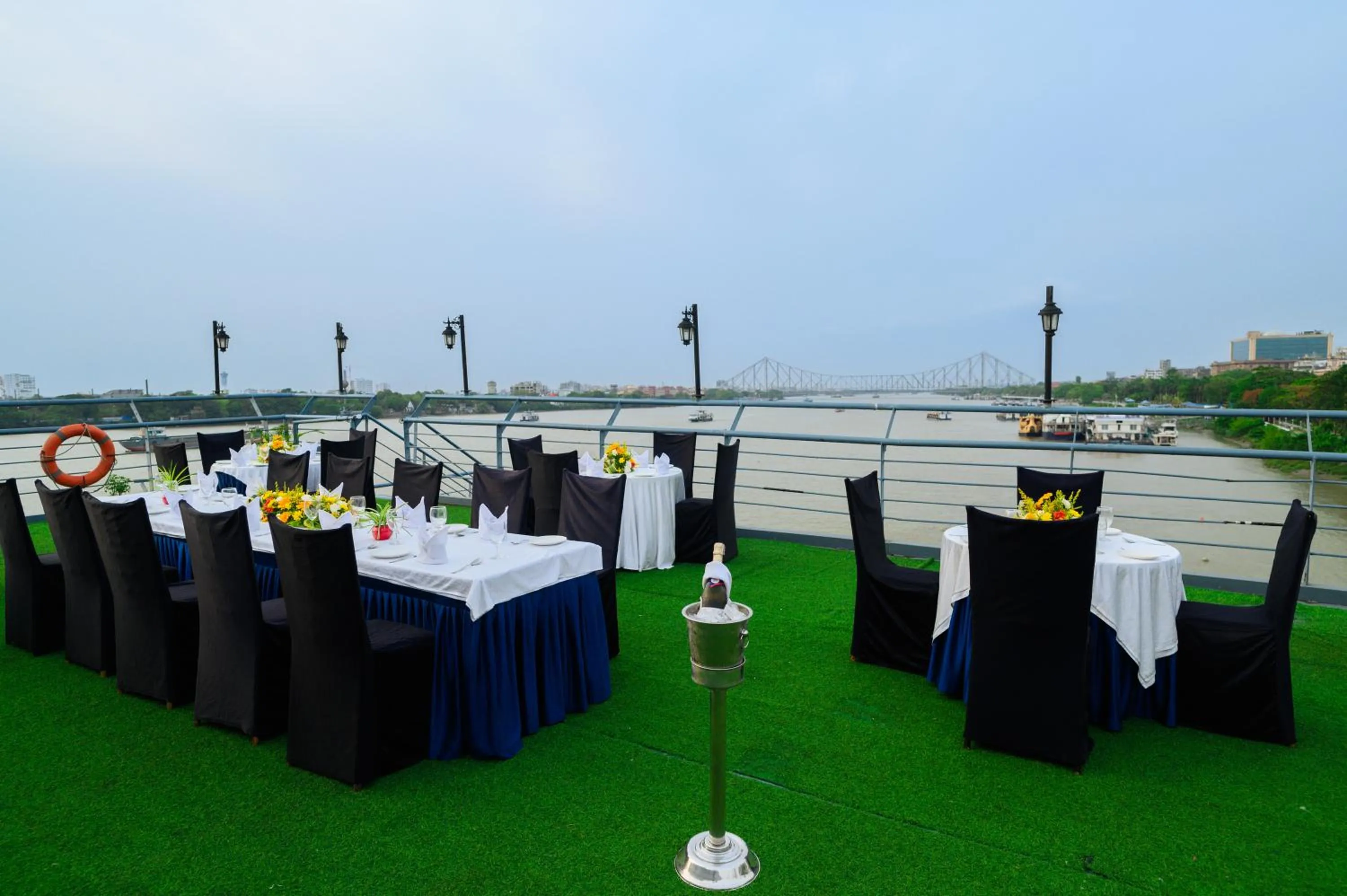 Banquet/Function facilities in Polo Floatel Kolkata