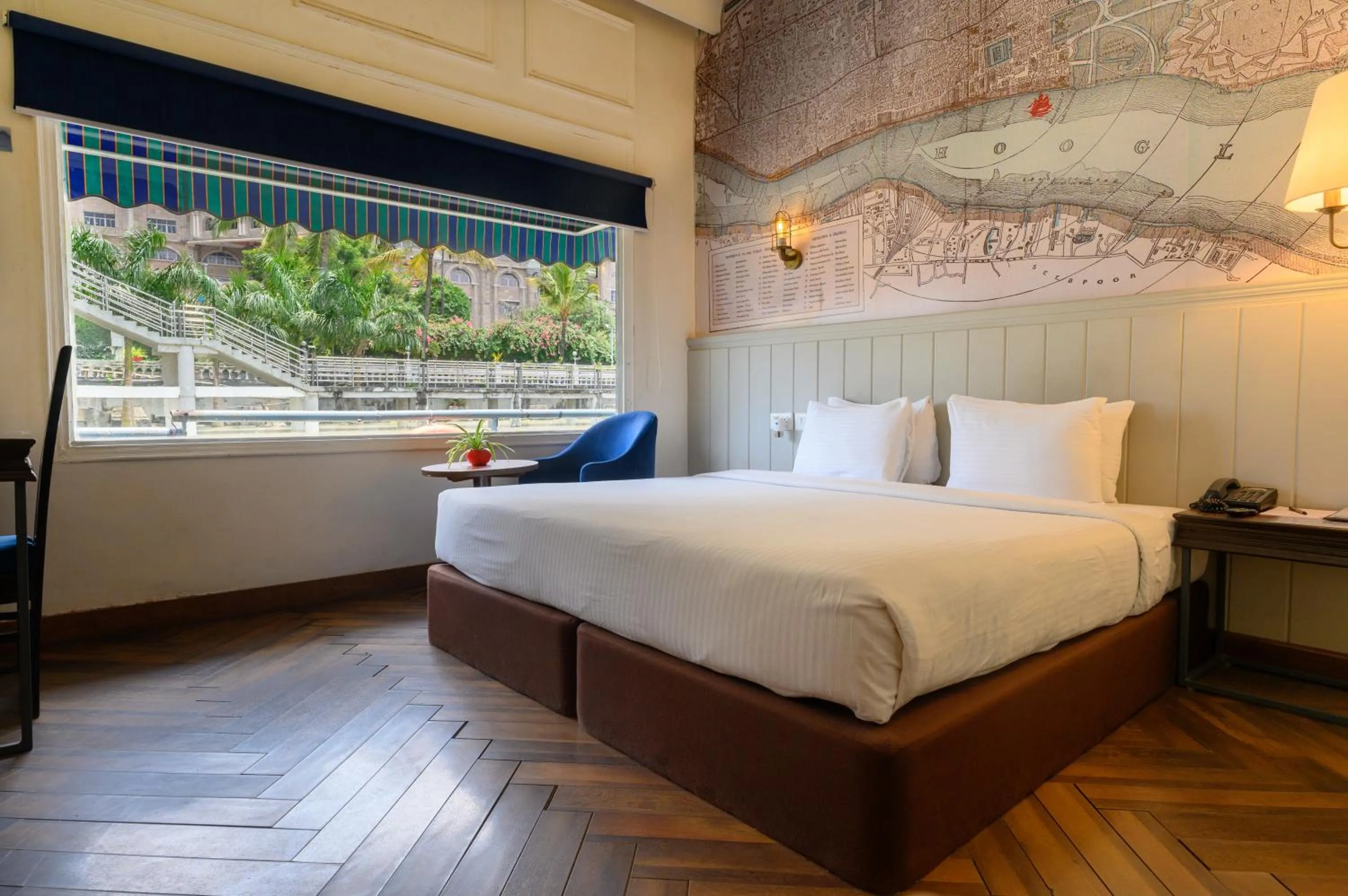 Bed in Polo Floatel Kolkata