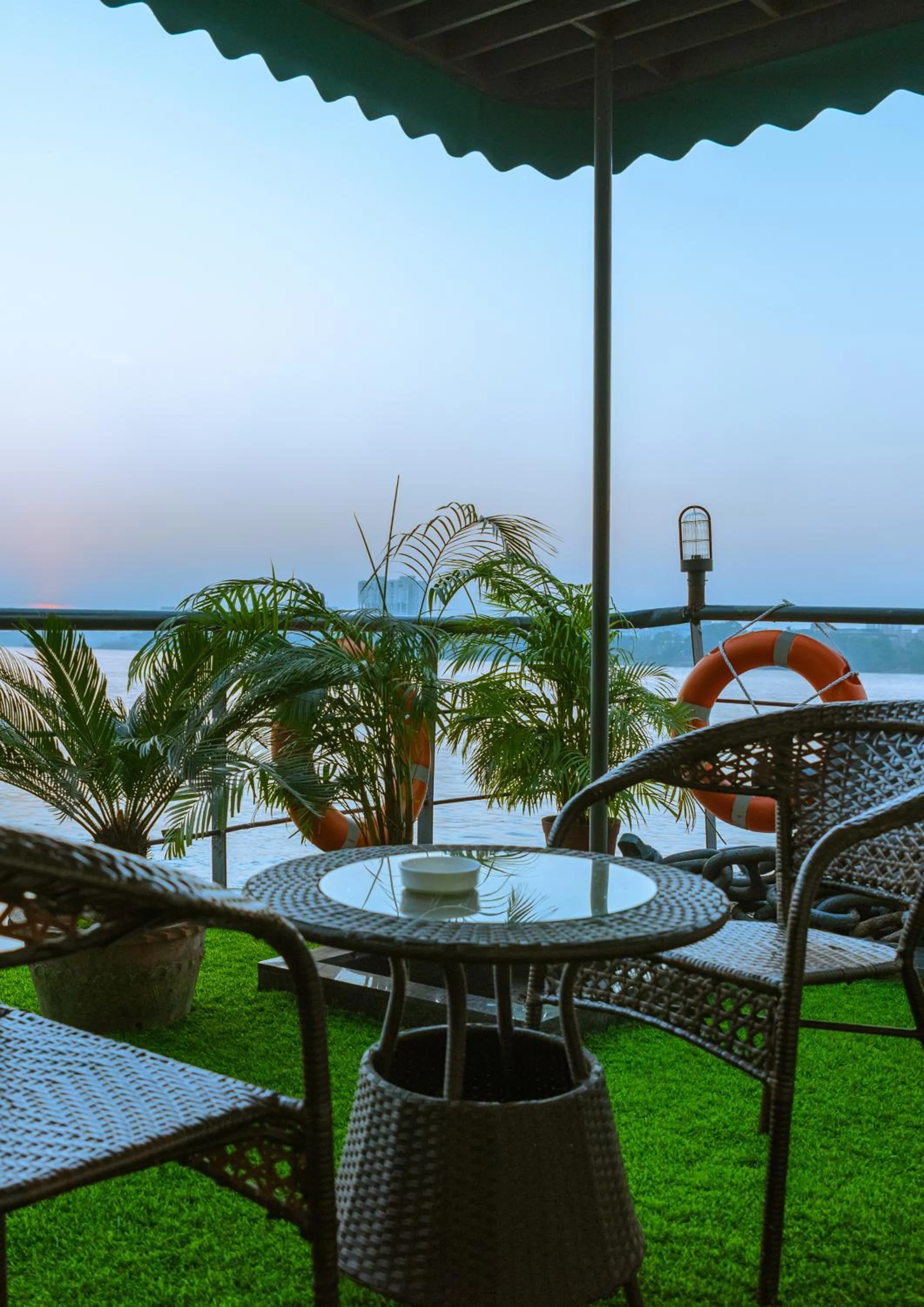 Seating area in Polo Floatel Kolkata