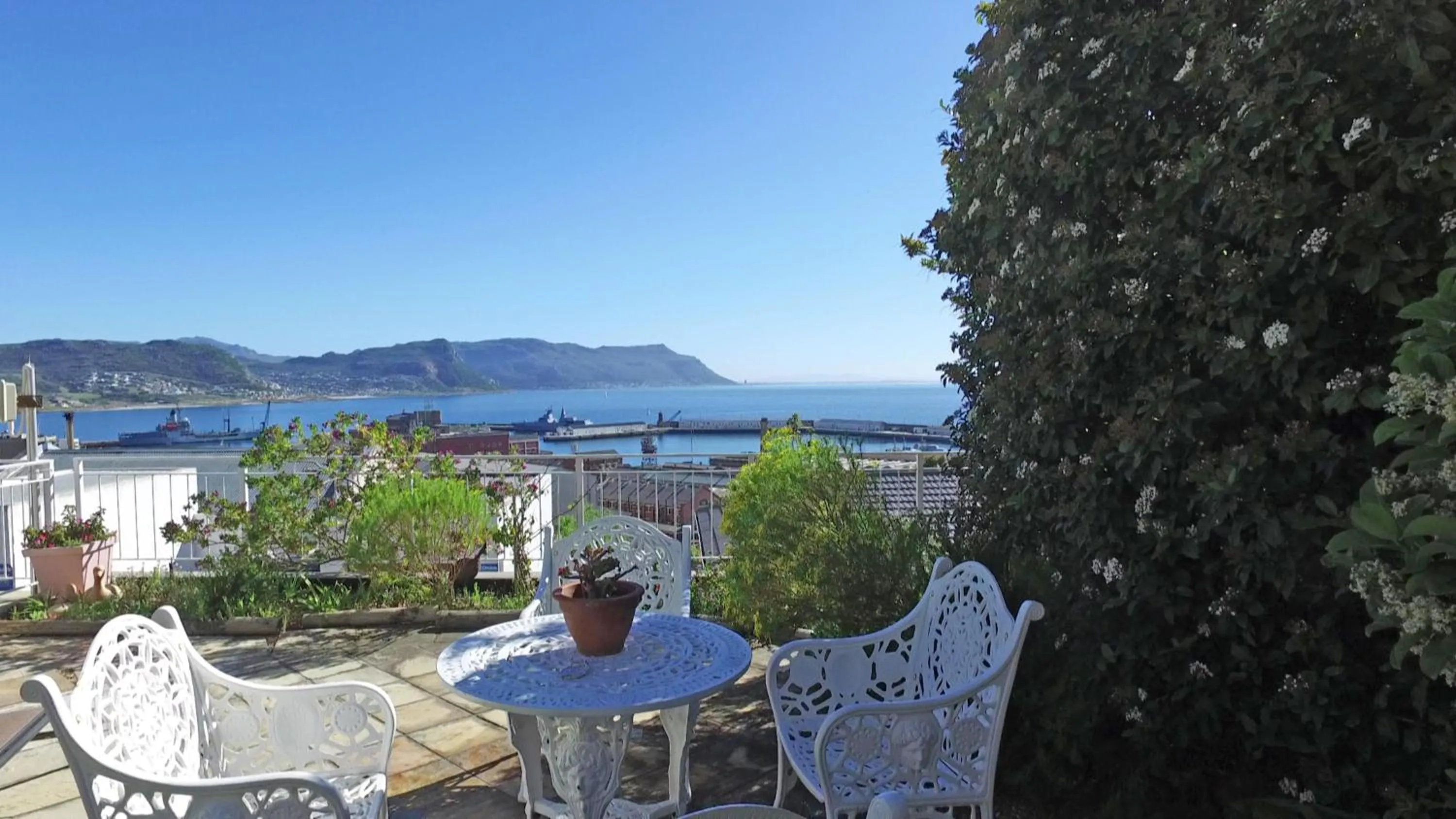 Patio in The Grosvenor Guest House & Self Catering