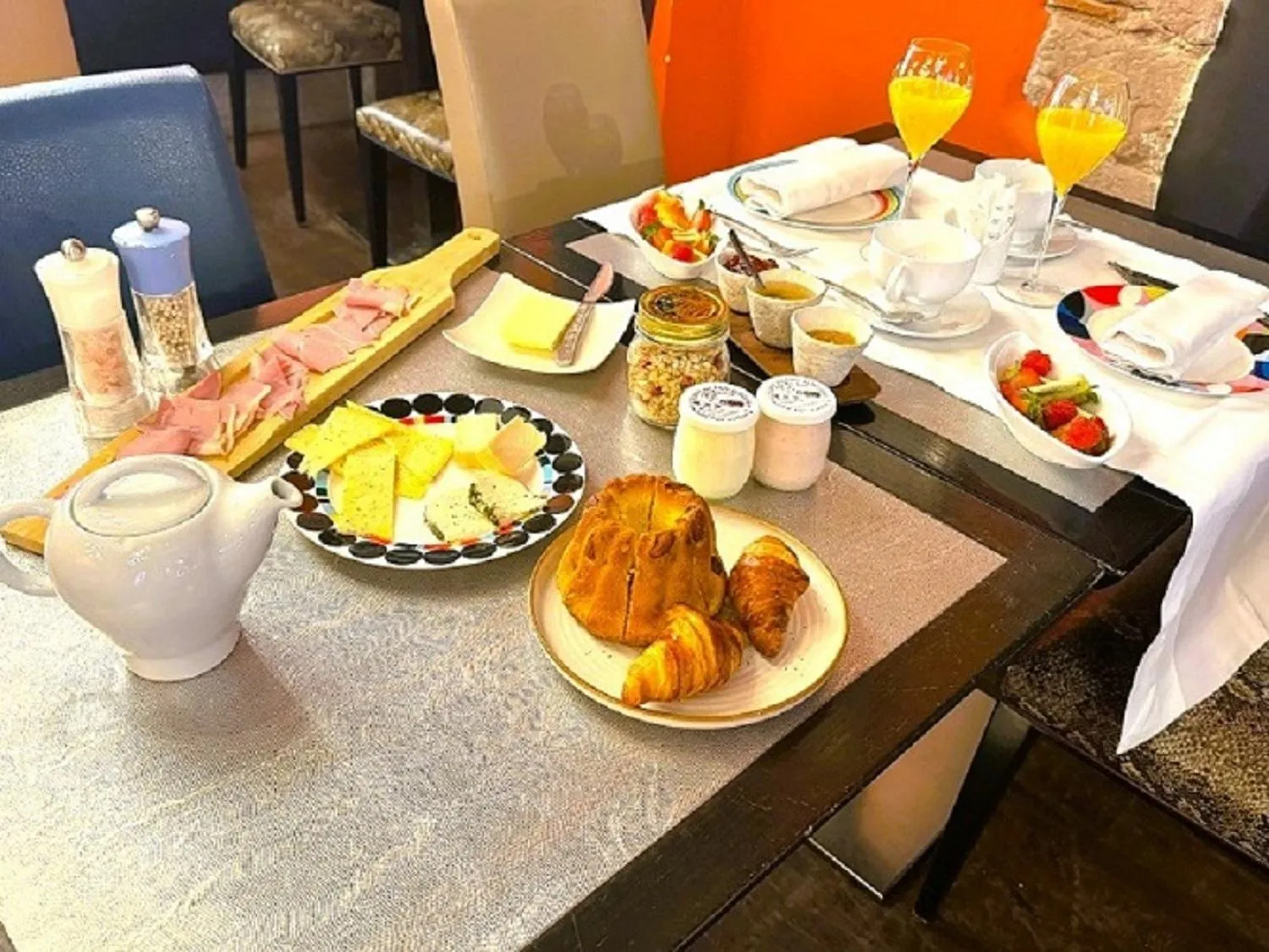 Restaurant/places to eat in Le B. Suites, Chambres & Restaurant