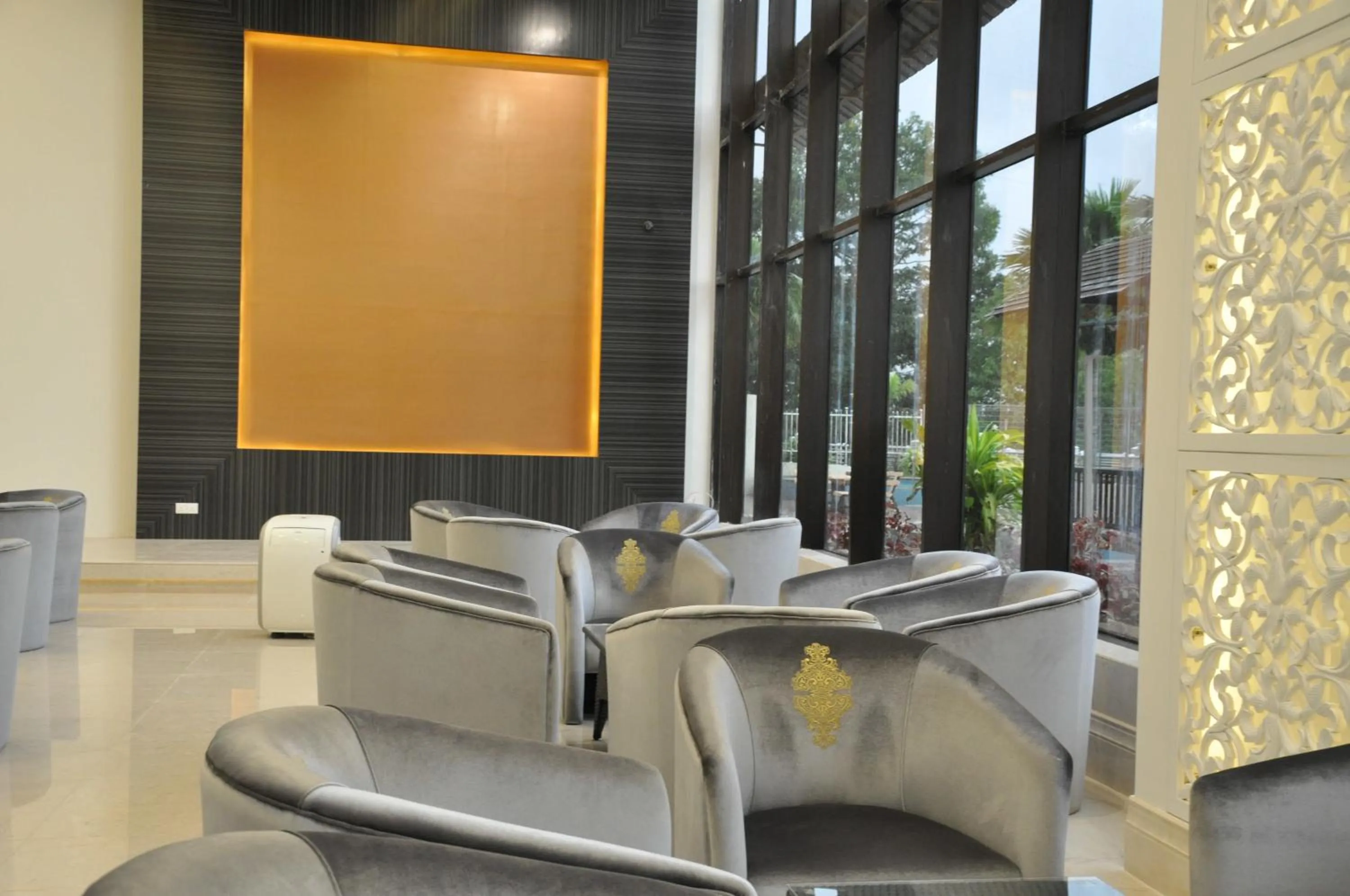 Communal lounge/ TV room in Grand Riverview Hotel