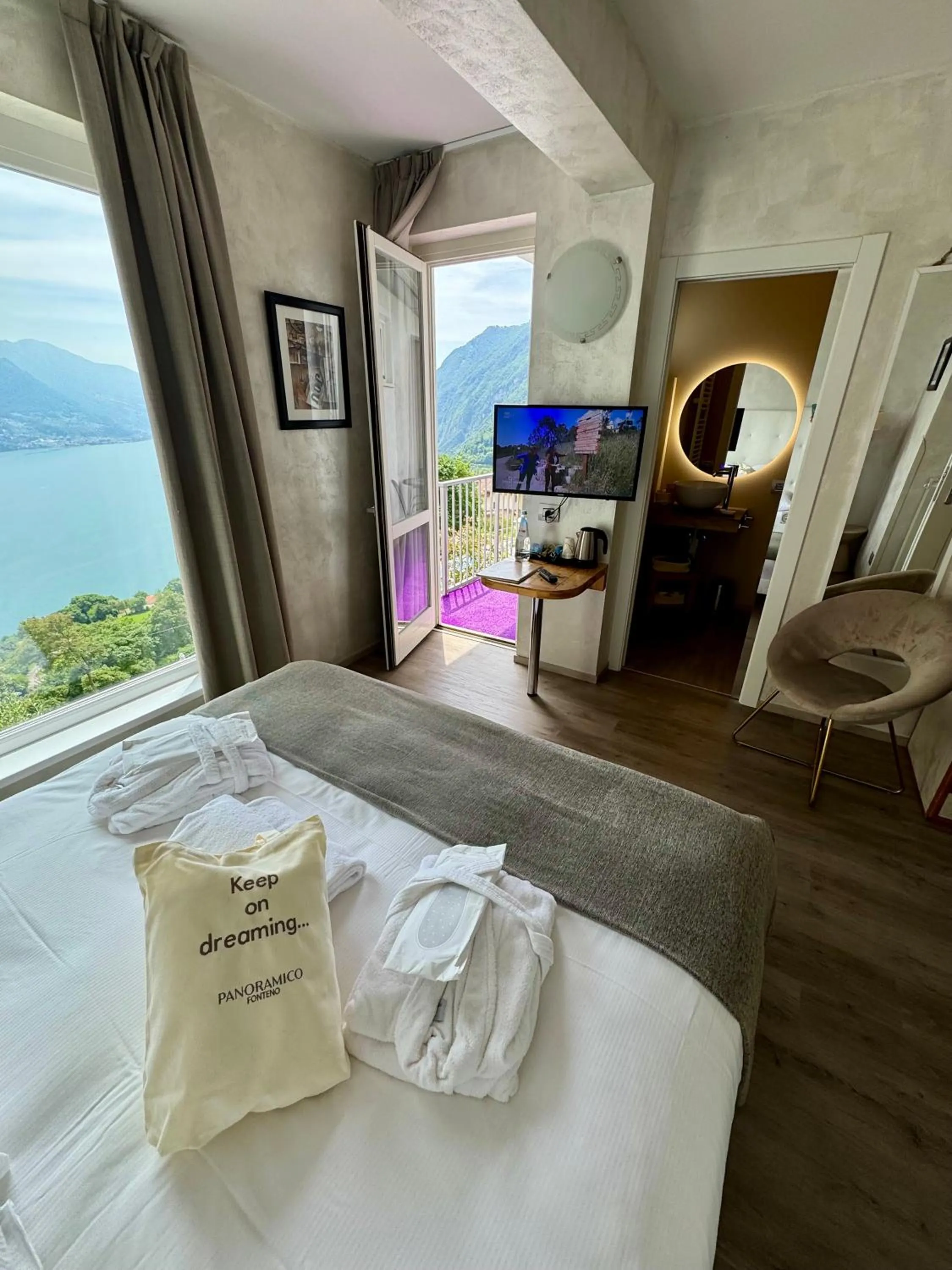 Natural landscape, Bed in Esprit D'Hotel Panoramico