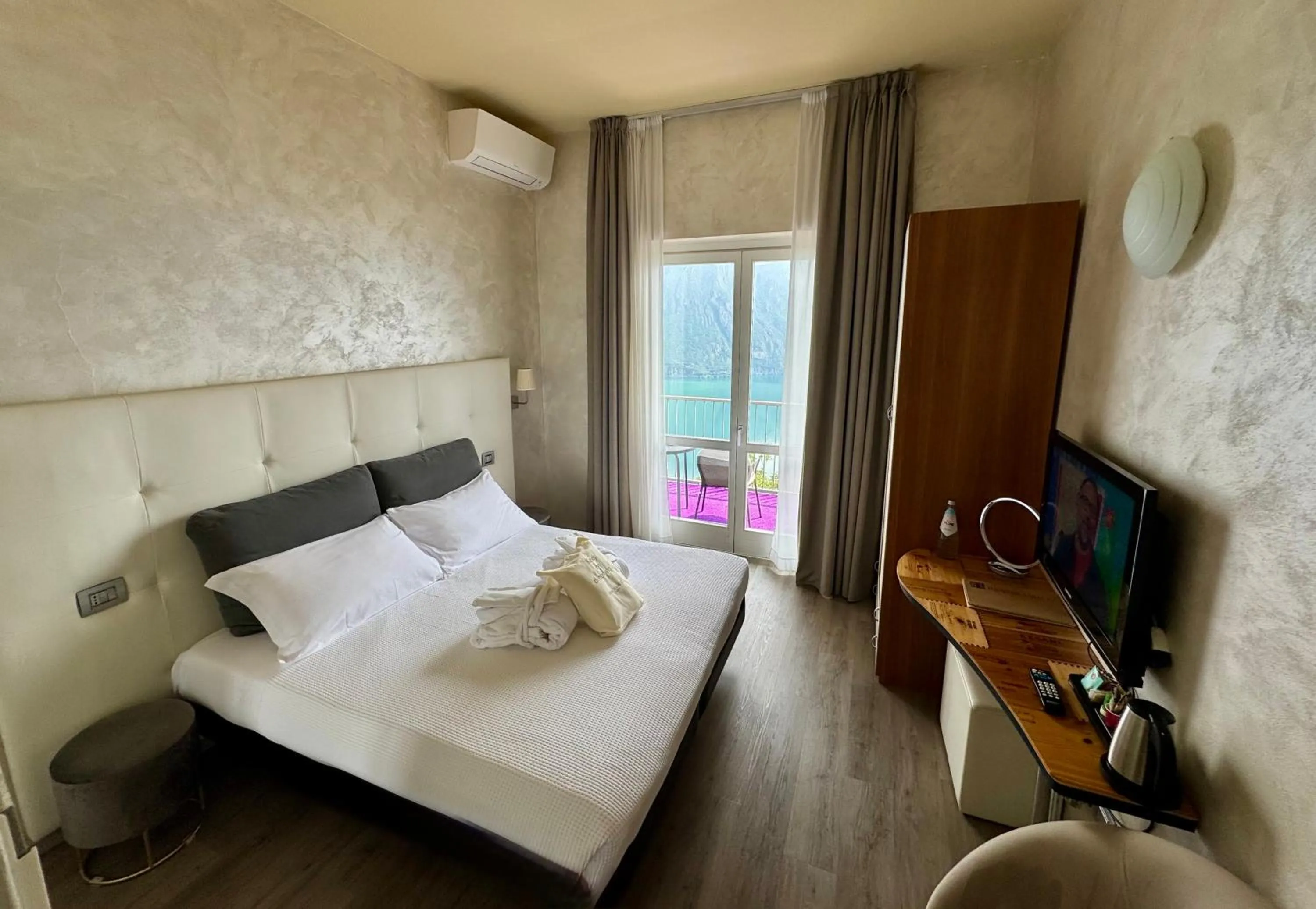 View (from property/room), Bed in Esprit D'Hotel Panoramico