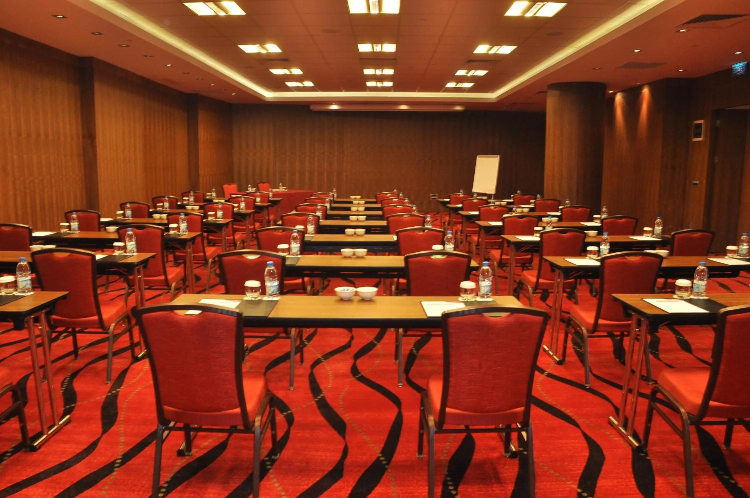 Meeting/conference room in Crowne Plaza Istanbul Harbiye by IHG