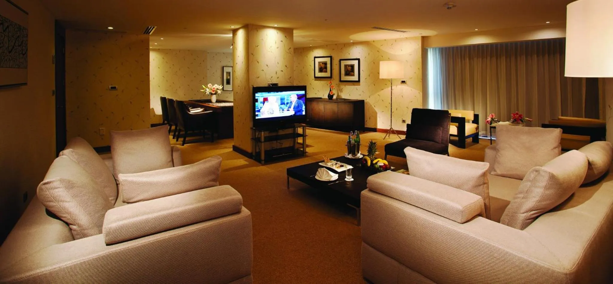 Photo of the whole room in Crowne Plaza Istanbul Harbiye by IHG