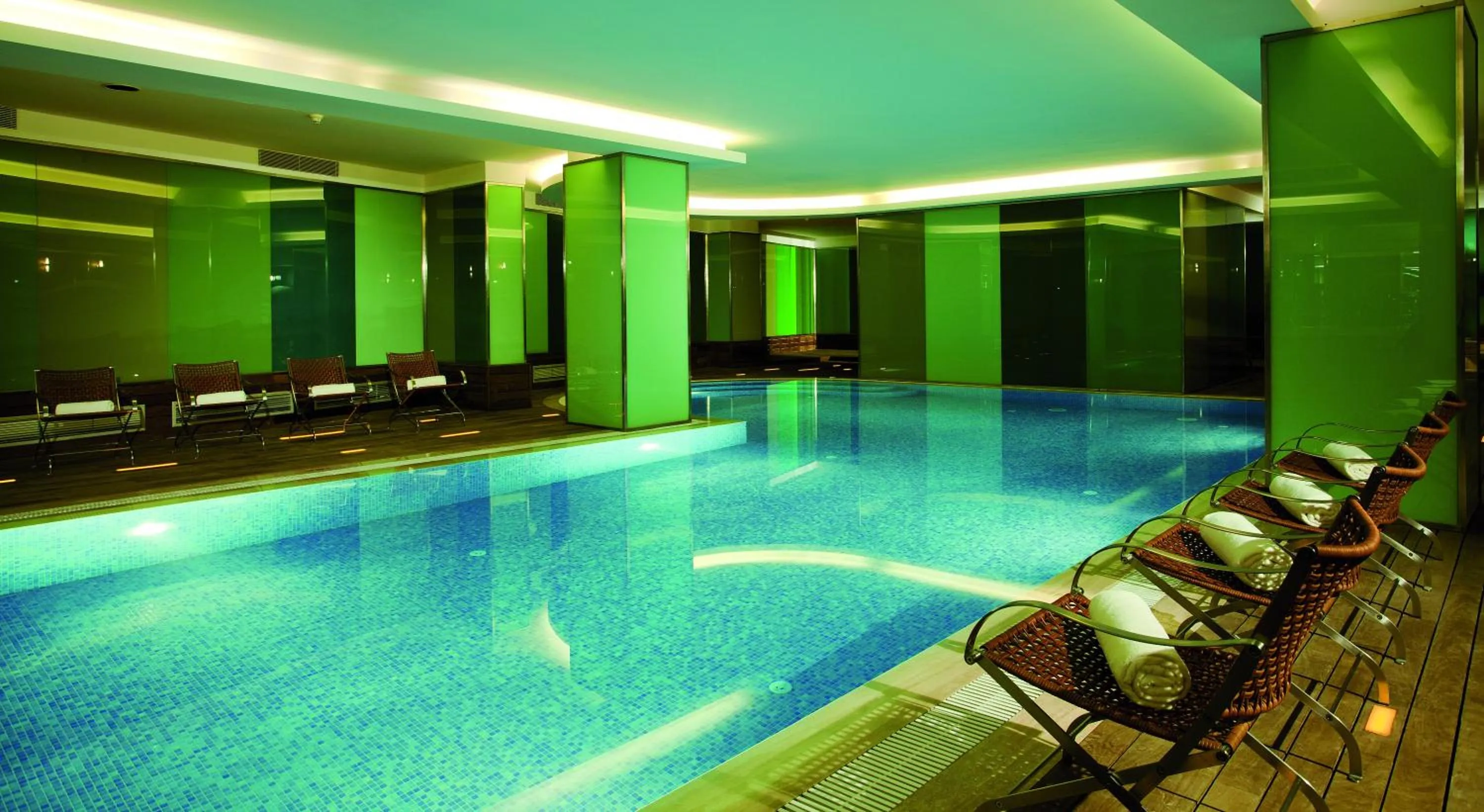 Swimming pool in Crowne Plaza Istanbul Harbiye by IHG