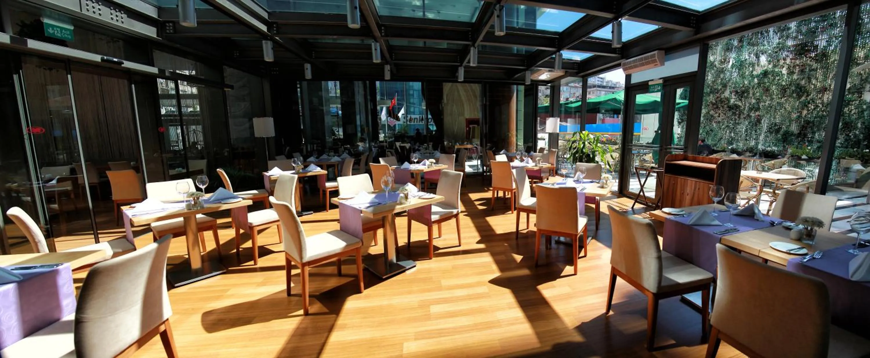 Restaurant/places to eat in Crowne Plaza Istanbul Harbiye by IHG