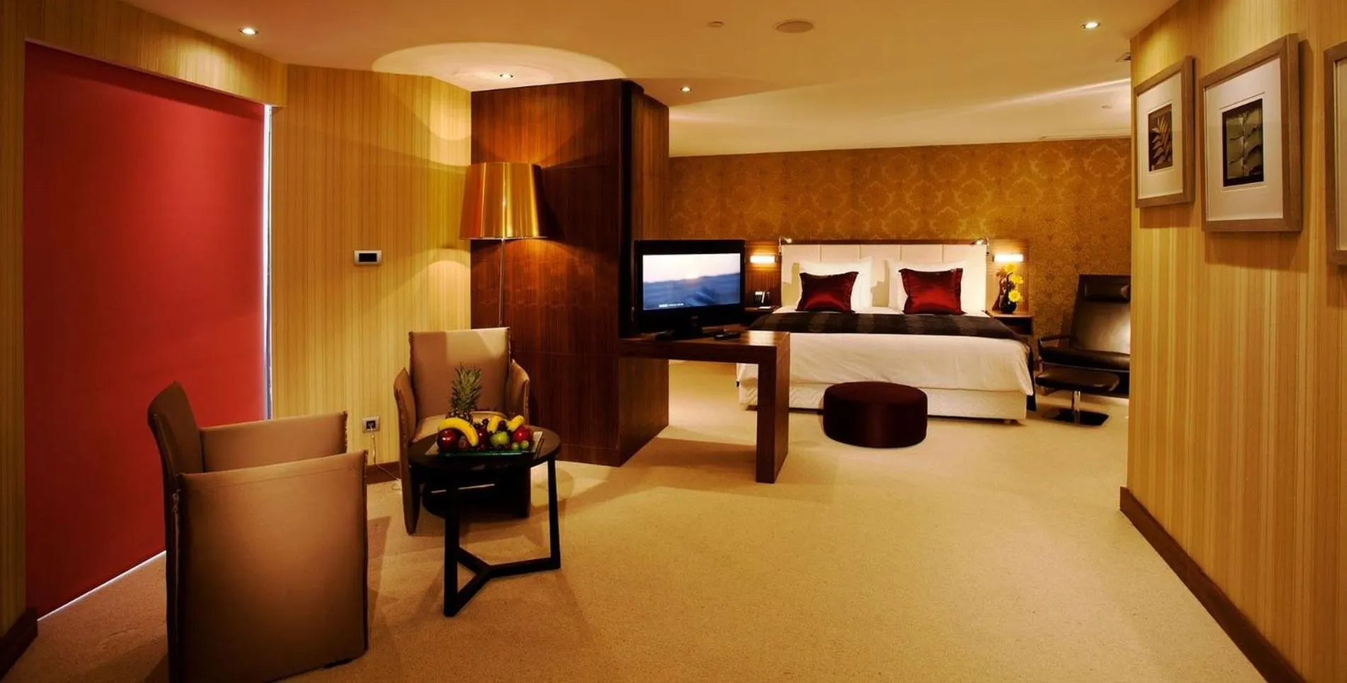 Bedroom, Bed in Crowne Plaza Istanbul Harbiye by IHG