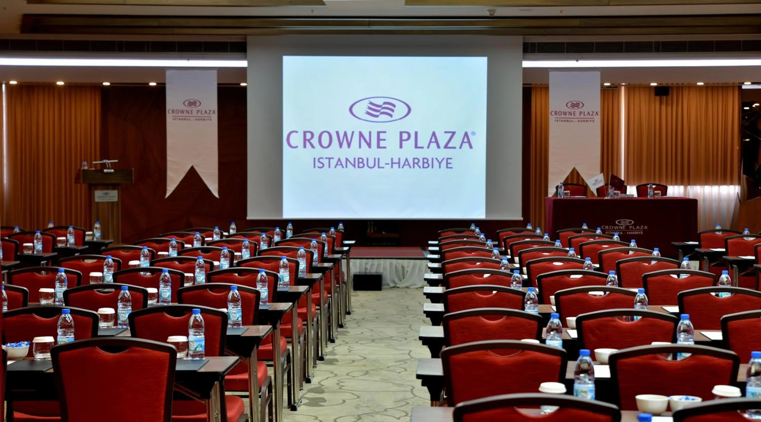 Meeting/conference room in Crowne Plaza Istanbul Harbiye by IHG