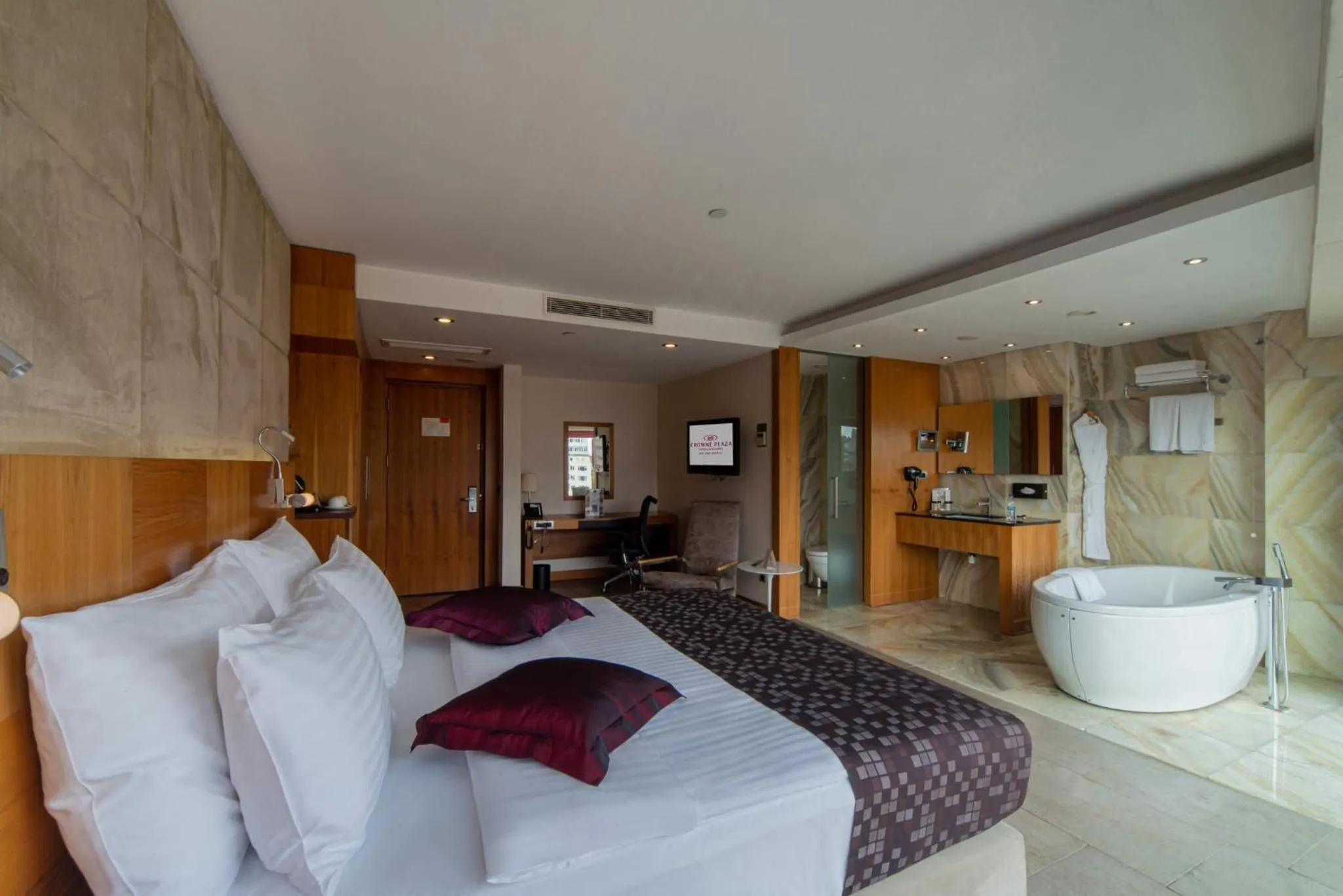 Photo of the whole room, Bed in Crowne Plaza Istanbul Harbiye by IHG
