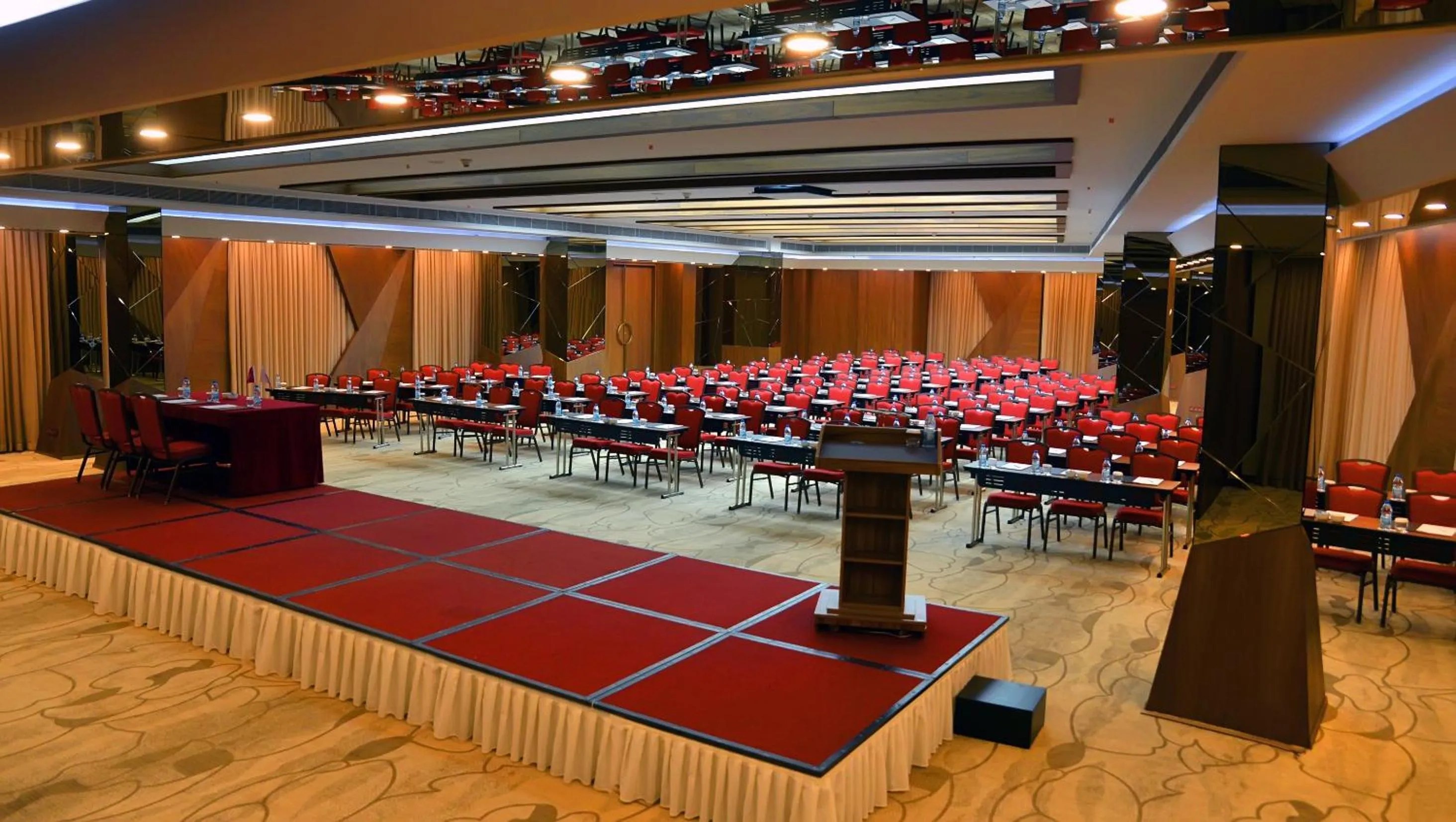 Meeting/conference room in Crowne Plaza Istanbul Harbiye by IHG