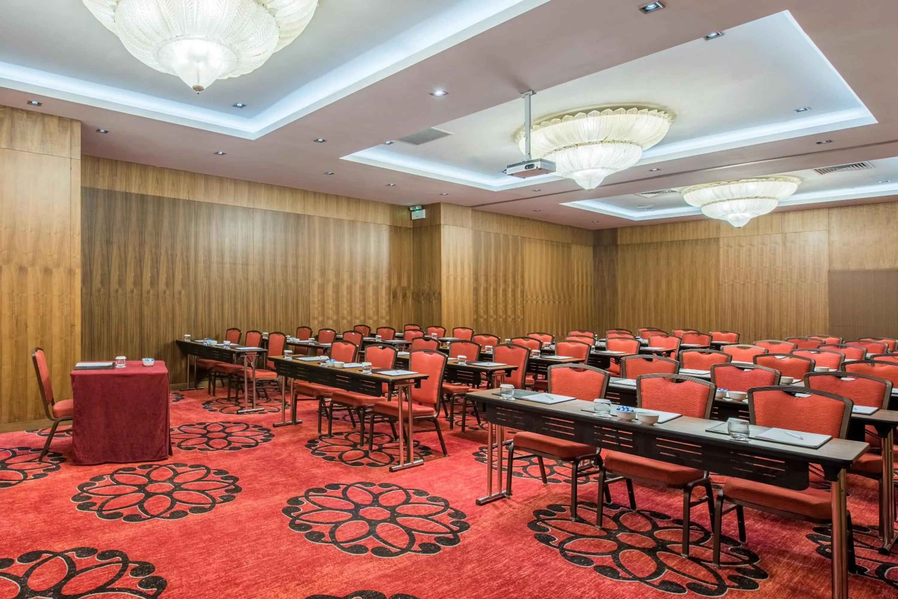 Meeting/conference room in Crowne Plaza Istanbul Harbiye by IHG