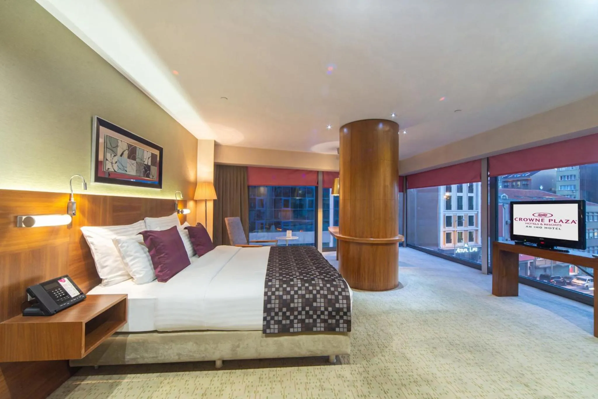 Photo of the whole room, Bed in Crowne Plaza Istanbul Harbiye by IHG