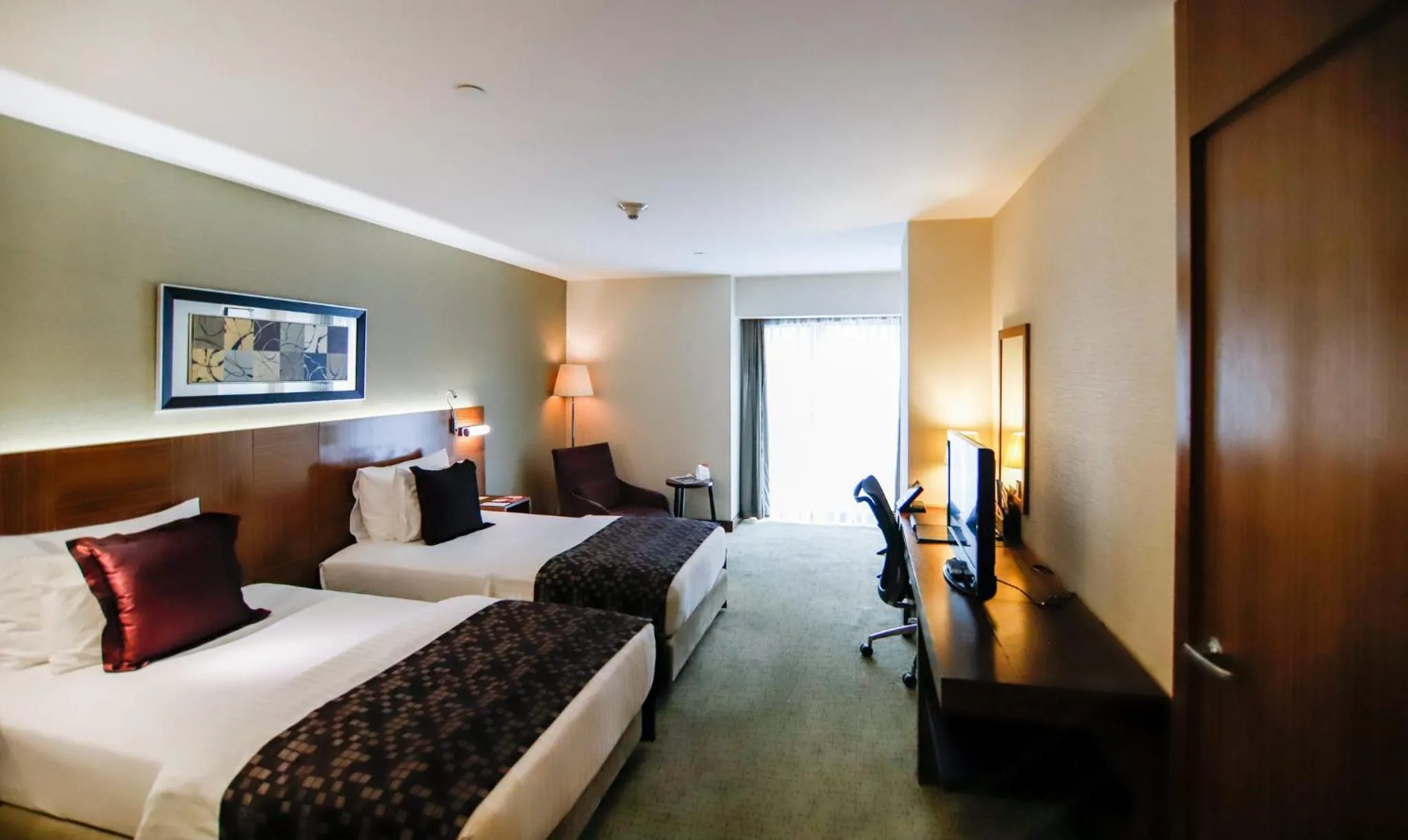 Photo of the whole room, Bed in Crowne Plaza Istanbul Harbiye by IHG