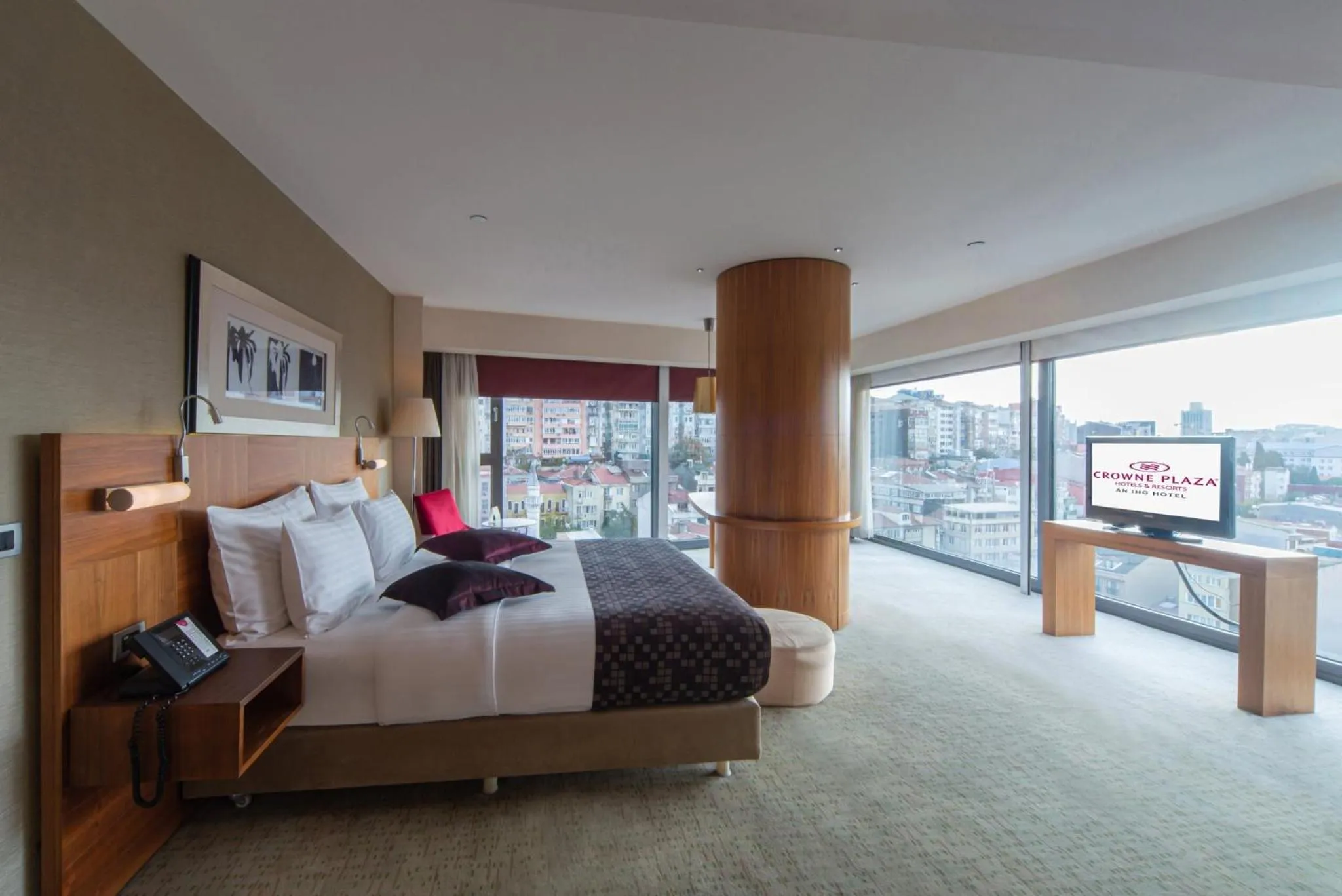 Photo of the whole room, Bed in Crowne Plaza Istanbul Harbiye by IHG