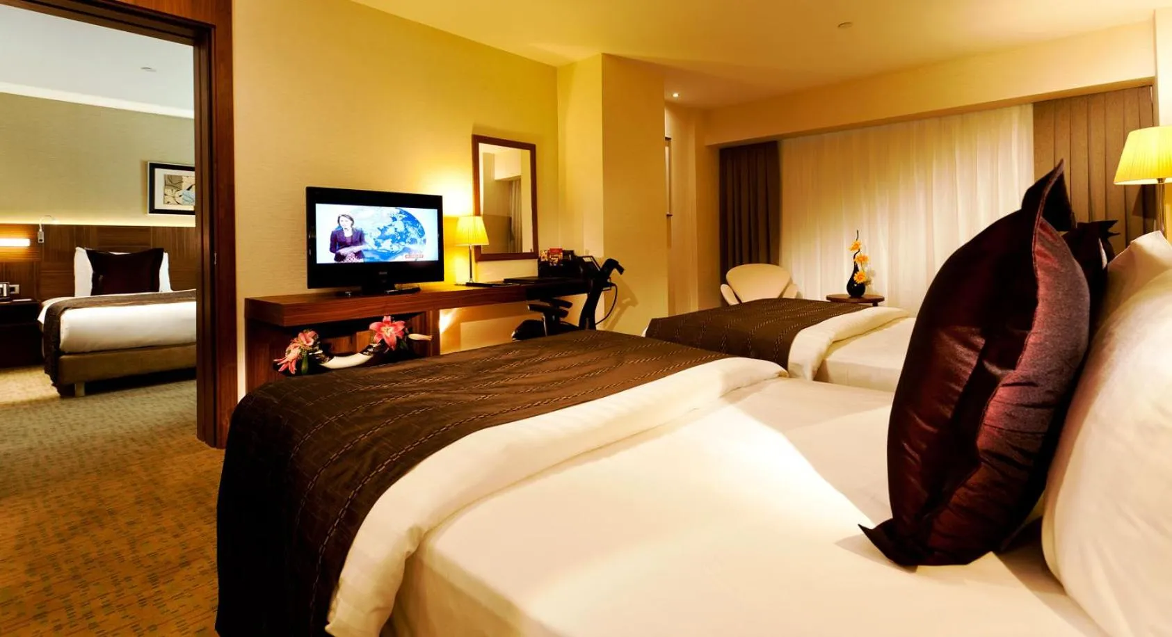 Family, Bed in Crowne Plaza Istanbul Harbiye by IHG