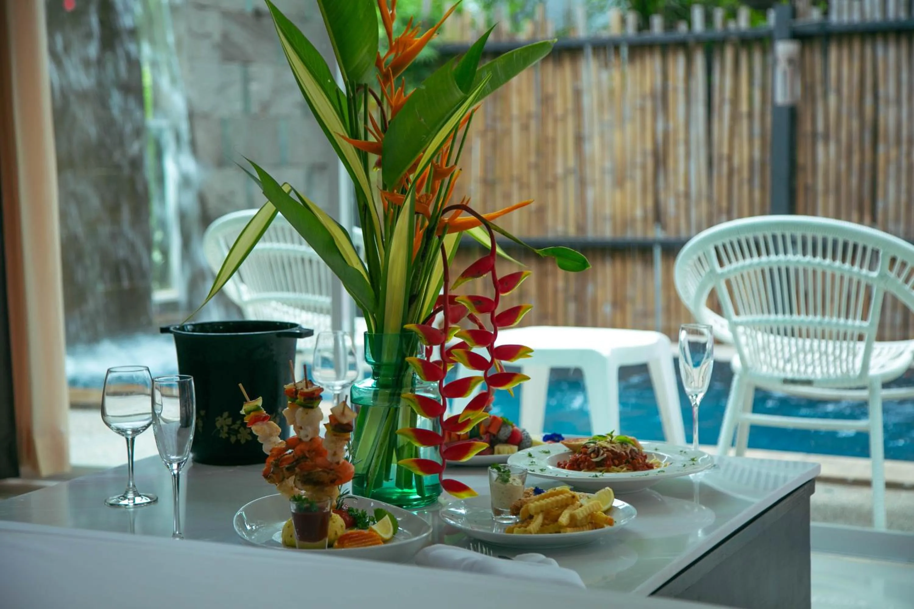 Restaurant/places to eat in Peach Blossom Resort & Pool Villa - SHA Plus