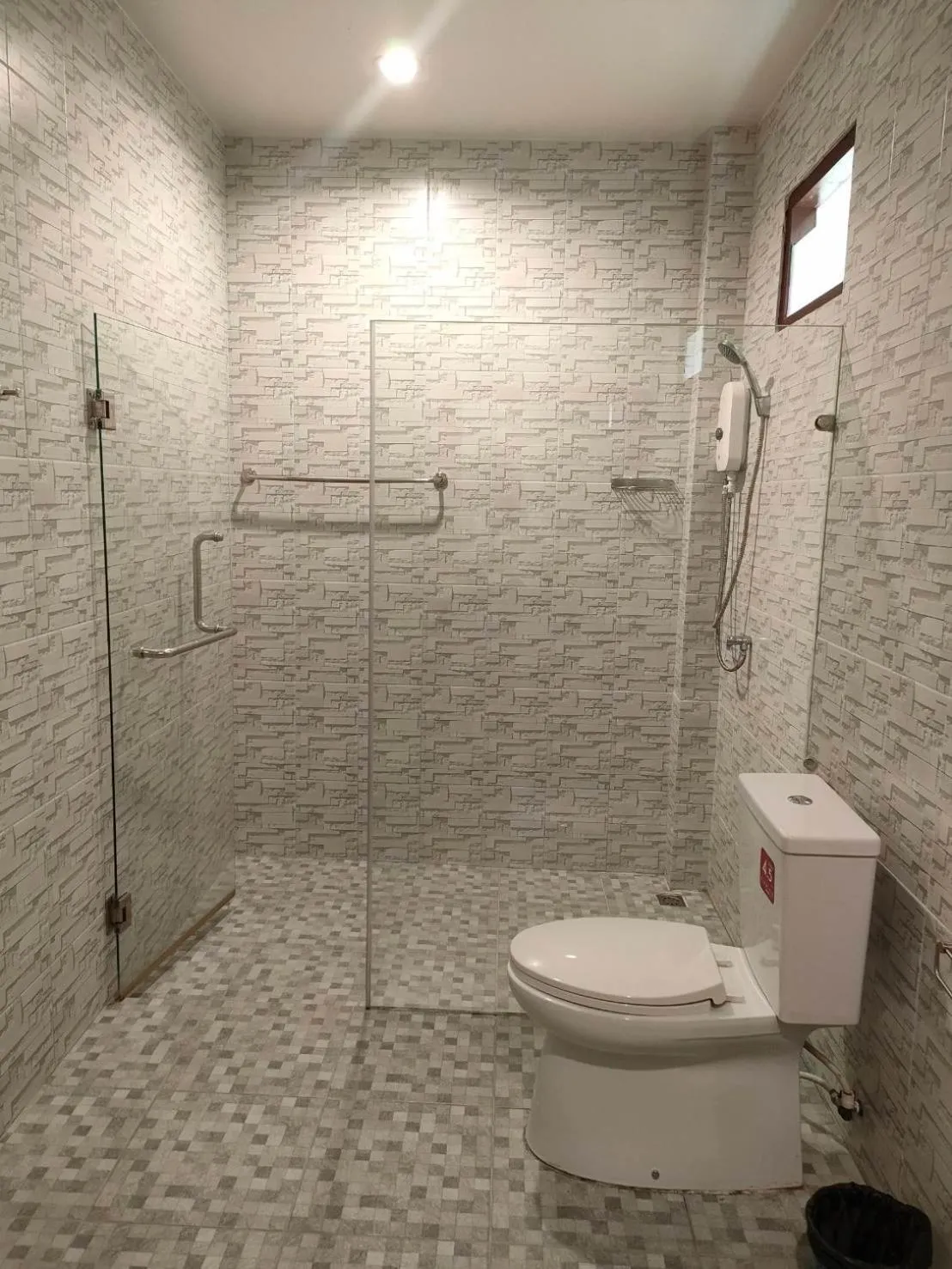 Shower in Kaibae Hut Resort