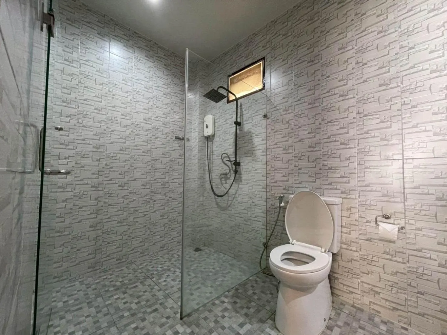 Shower in Kaibae Hut Resort