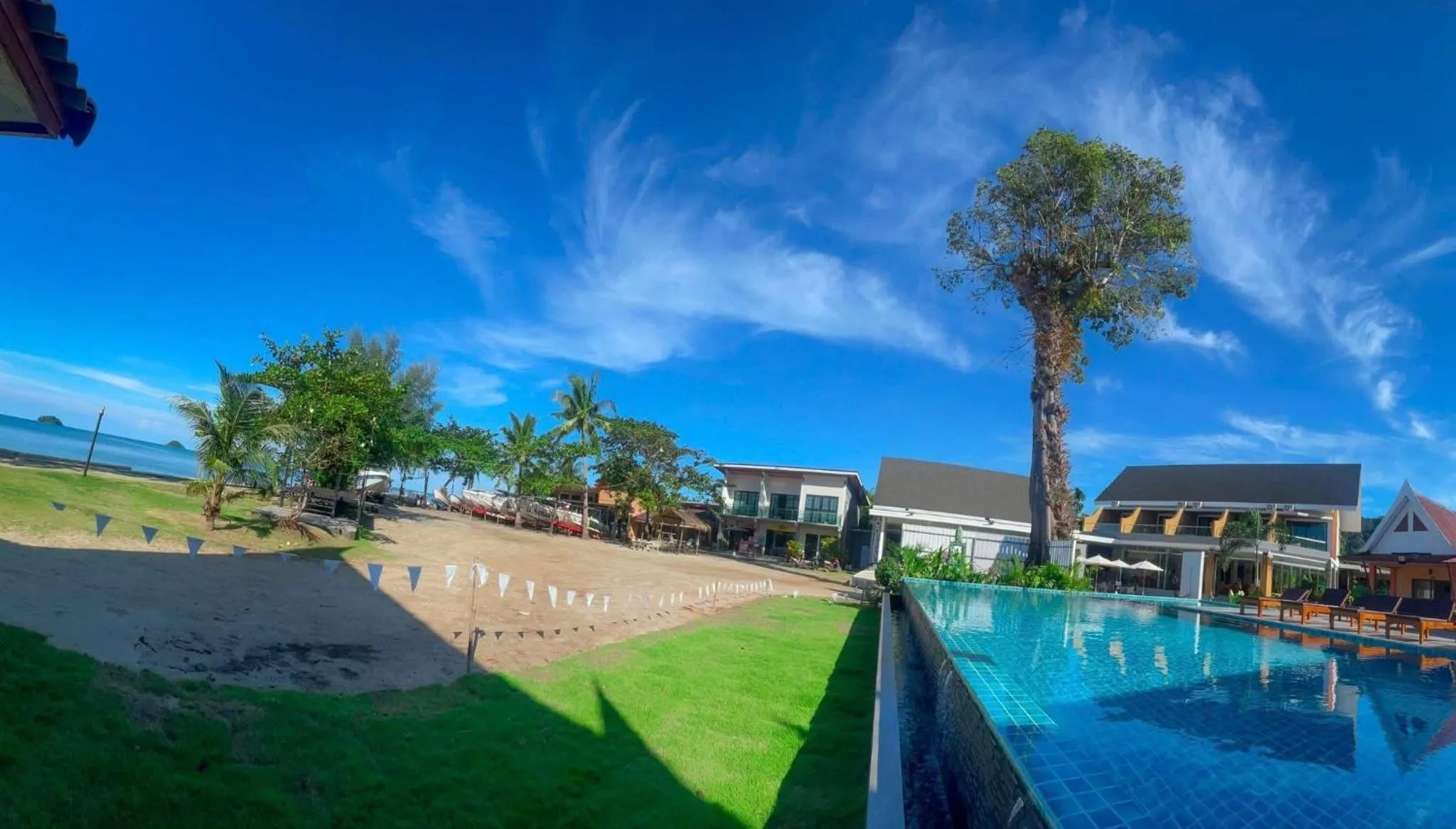 Swimming pool in Kaibae Hut Resort