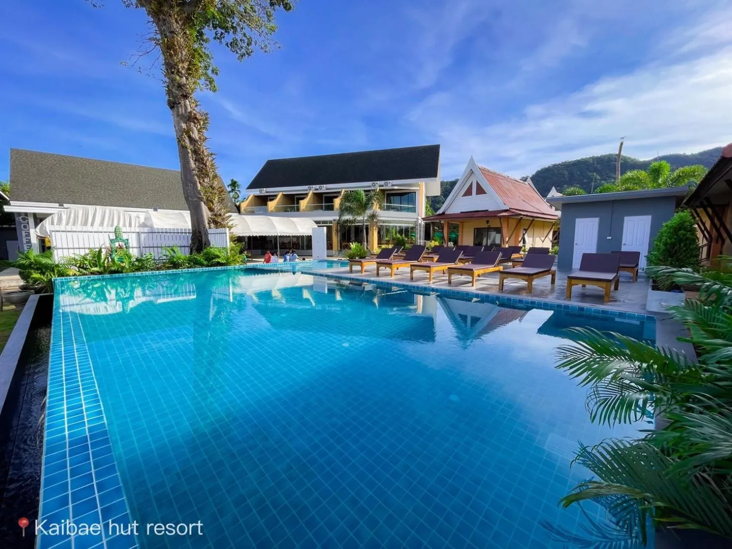Swimming pool in Kaibae Hut Resort