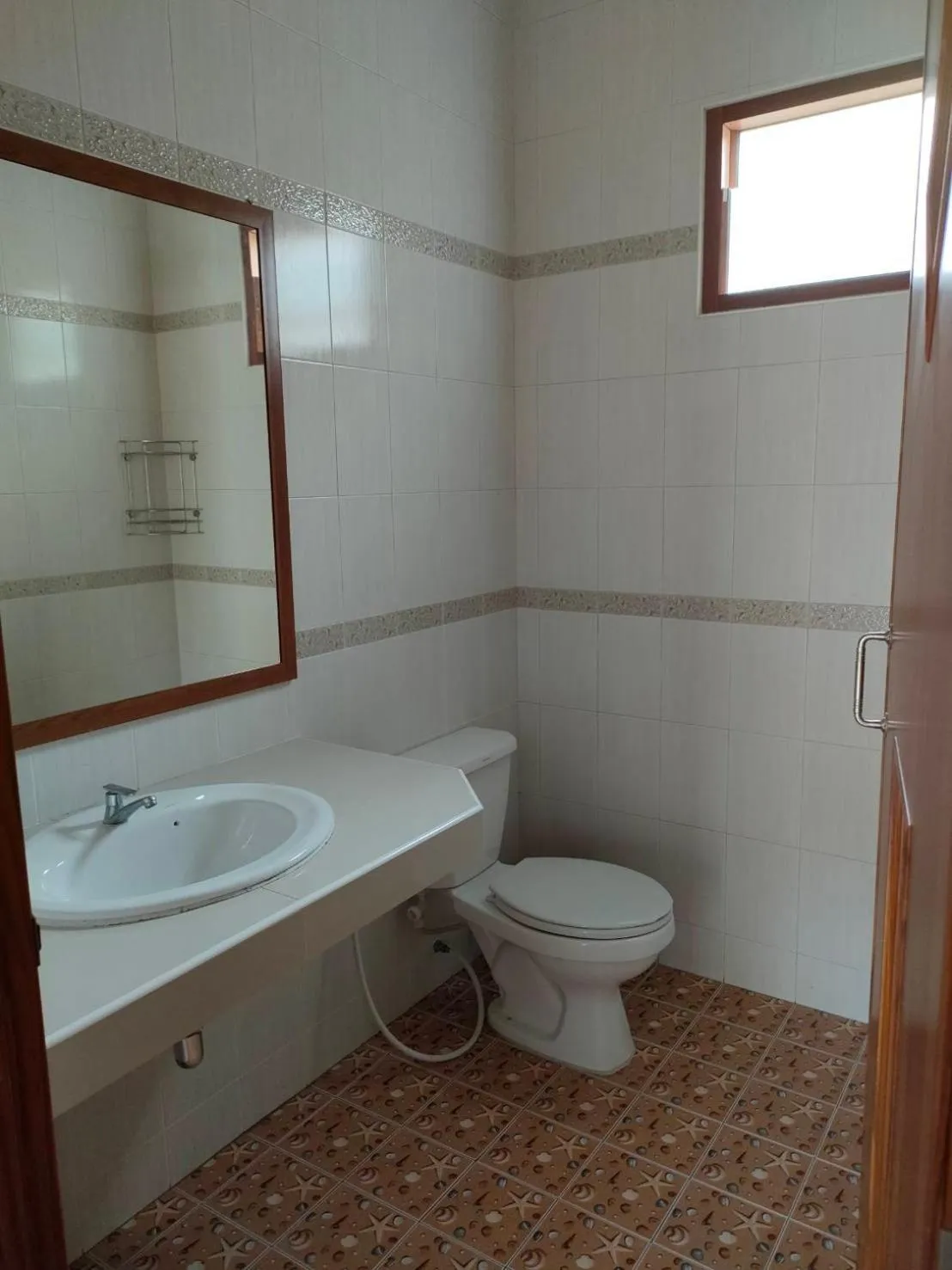 Shower in Kaibae Hut Resort