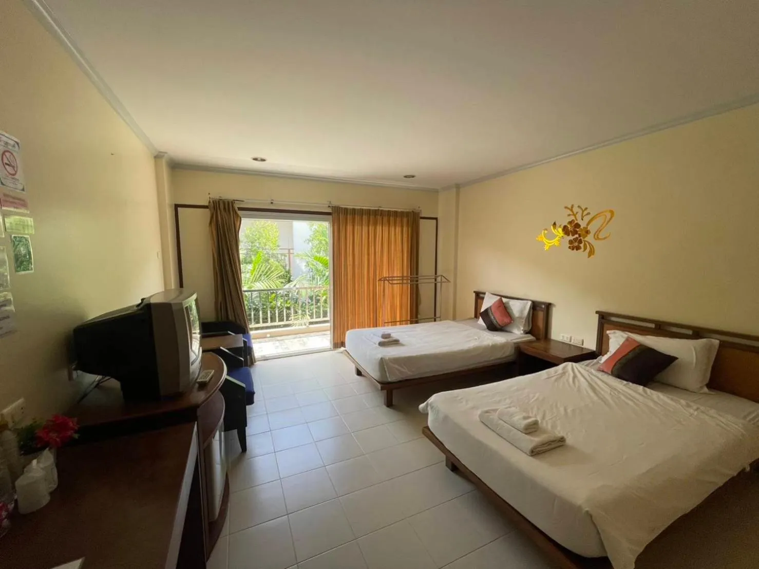 Bed in Kaibae Hut Resort