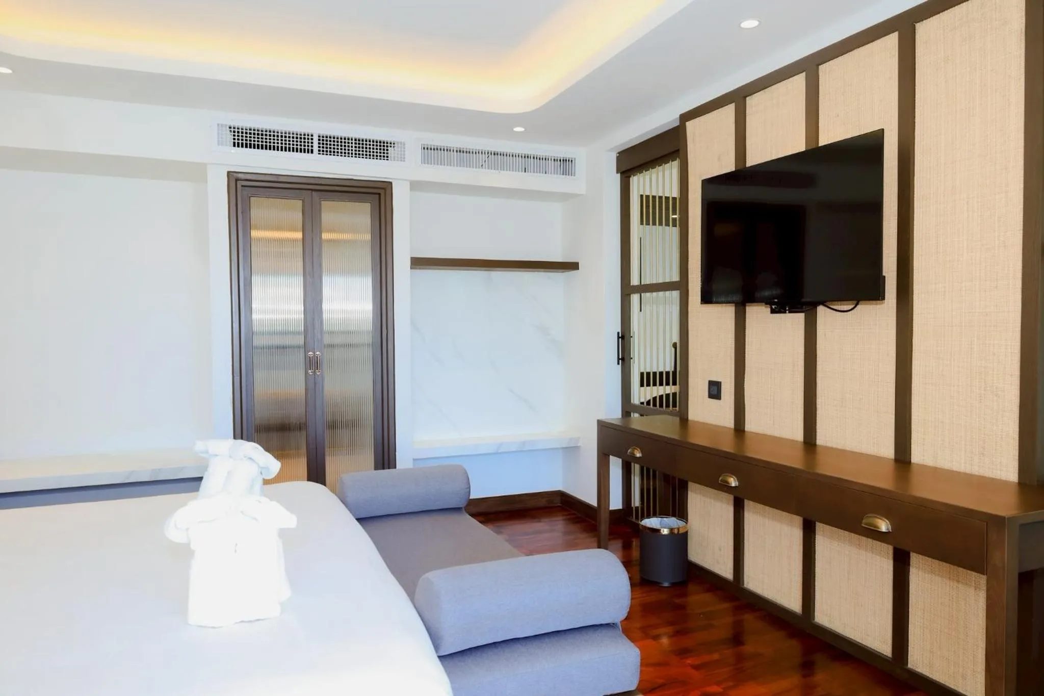 Living room, Bed in Peach Hill Resort - SHA Extra Plus