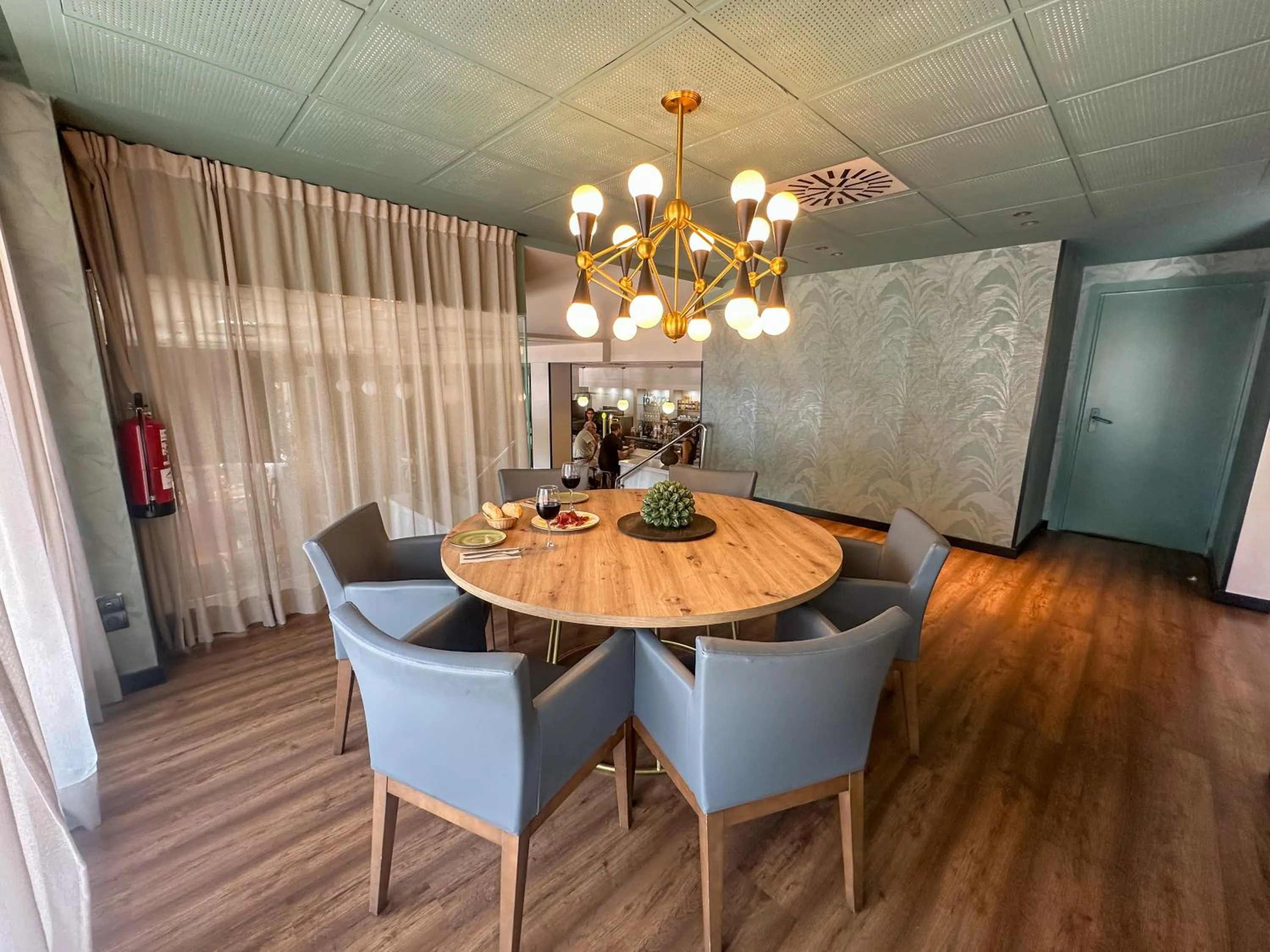 Restaurant/places to eat in Sweet Hotel Renasa