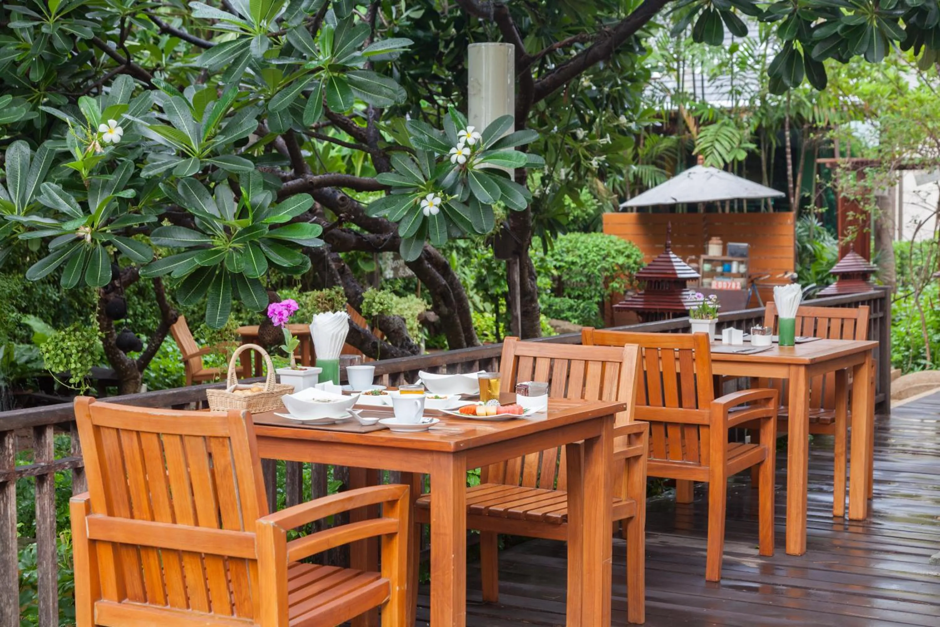 Restaurant/places to eat in Raya Resort Beach front - The Most Green Resort in Cha-am