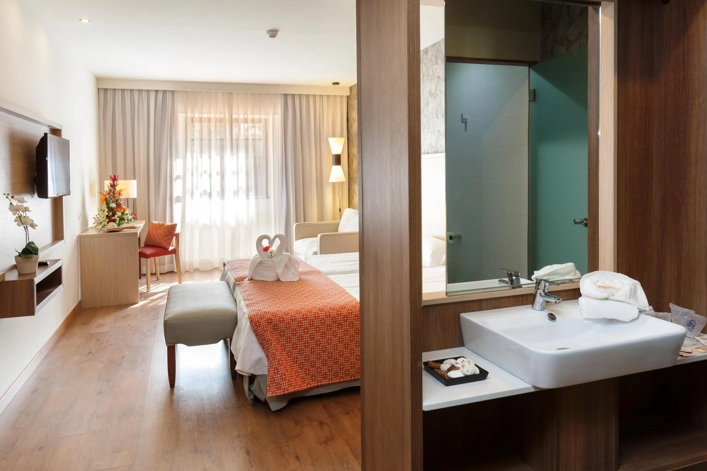 Bathroom, Bed in Hotel Marquesa