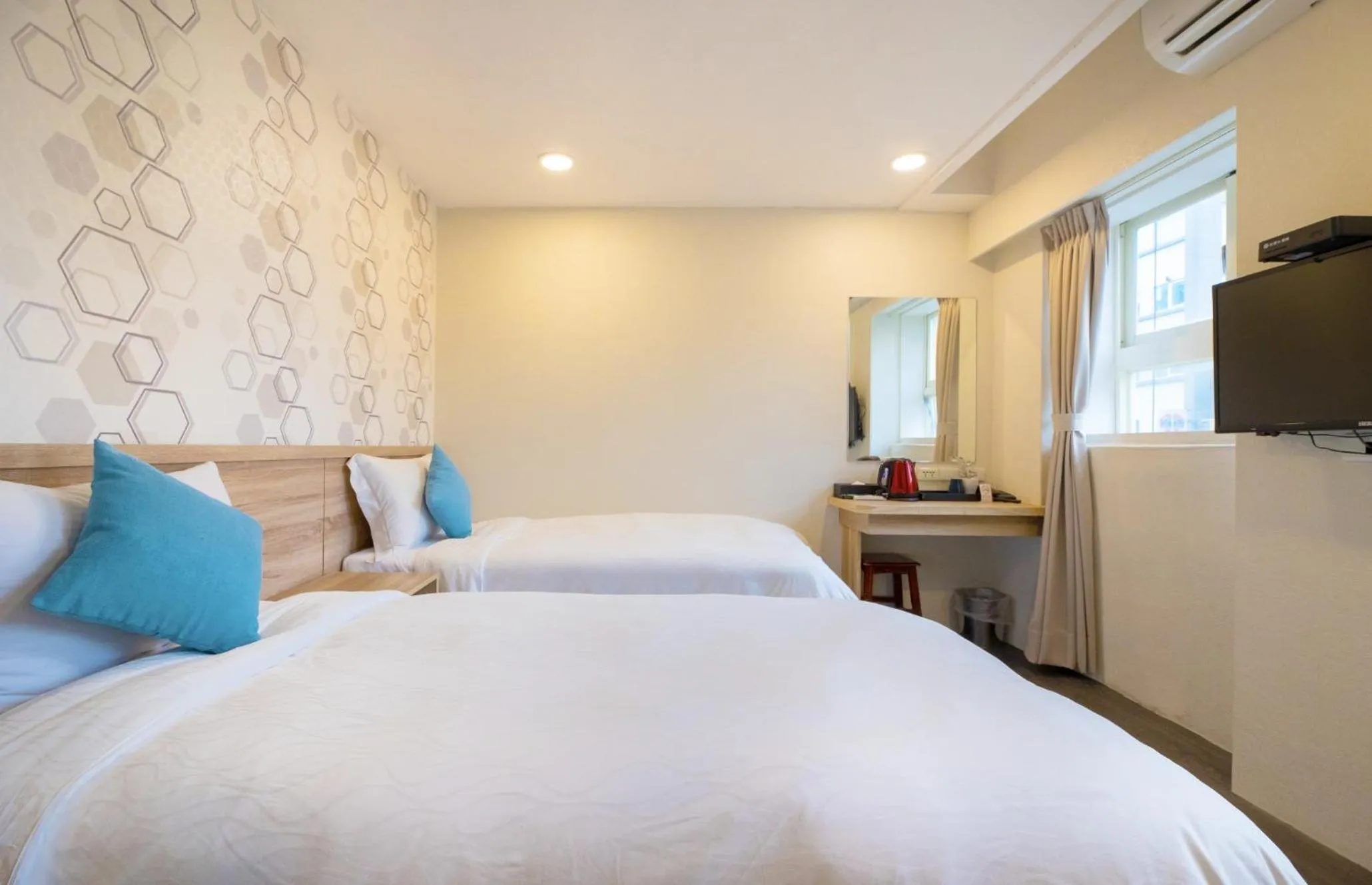 Photo of the whole room, Bed in King Hot Spring Hotel