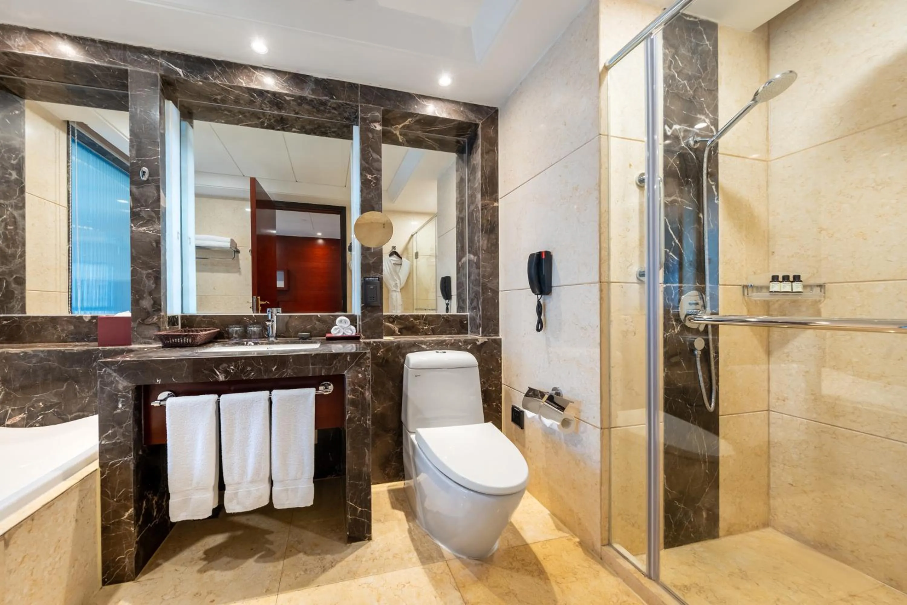 Shower in DoubleTree By Hilton Wuxi