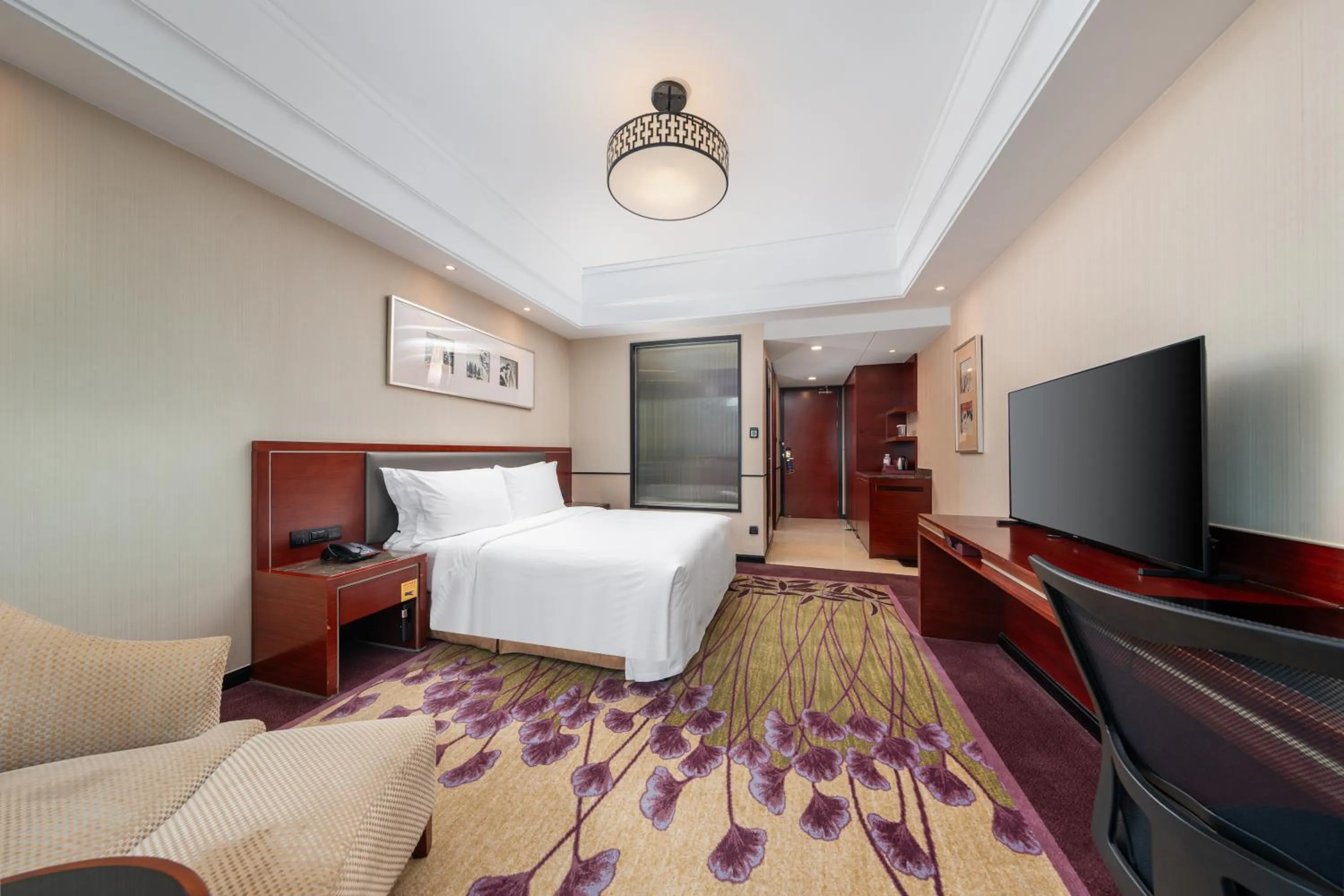 Photo of the whole room, Bed in DoubleTree By Hilton Wuxi