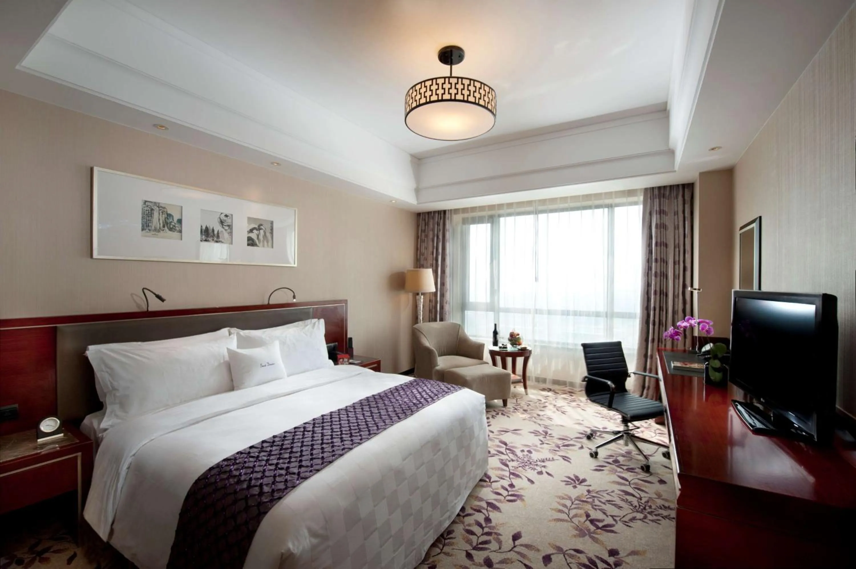 Deluxe King Room in DoubleTree By Hilton Wuxi