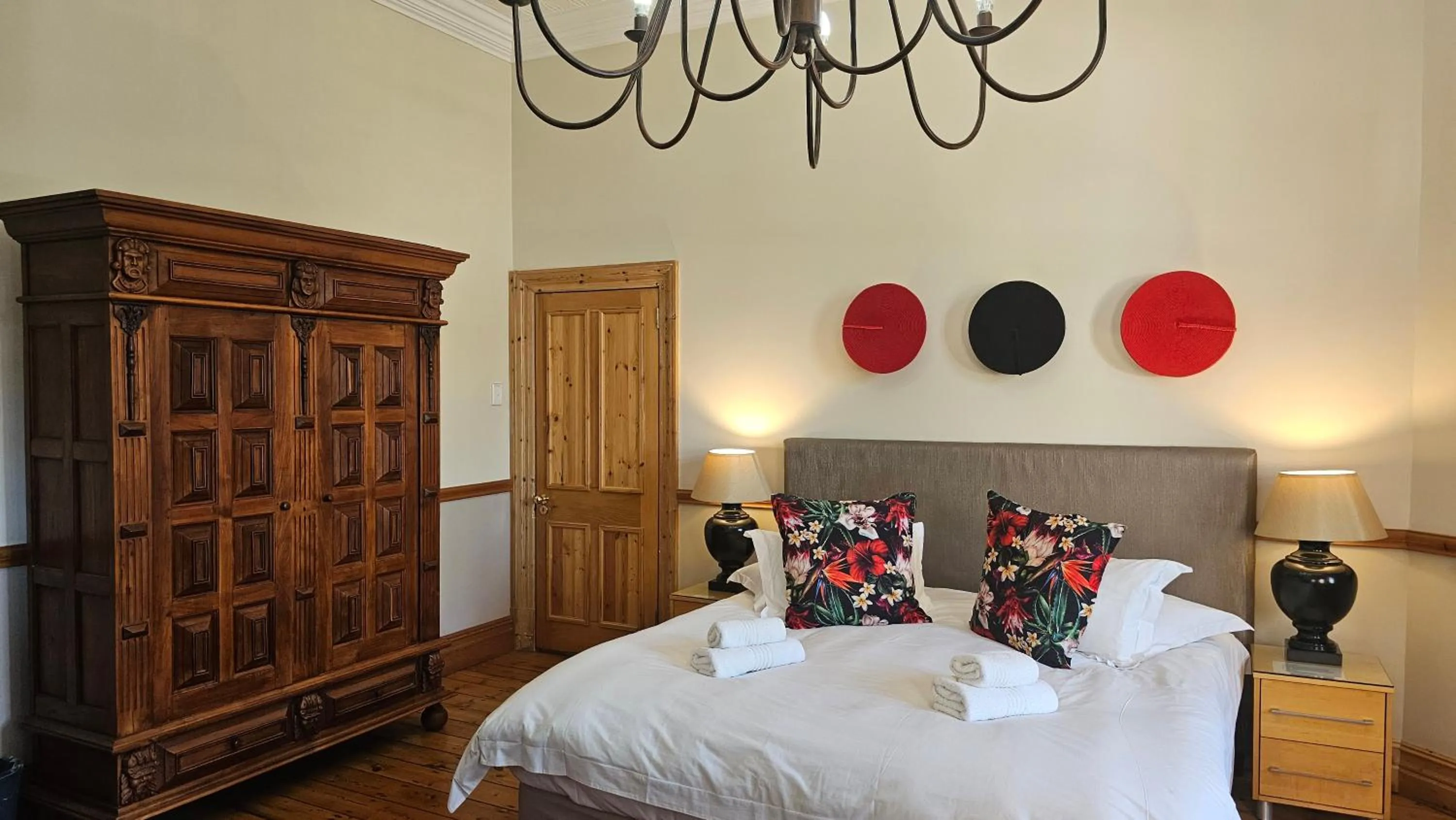 Bed in Wilton Manor SOLAR ENERGY