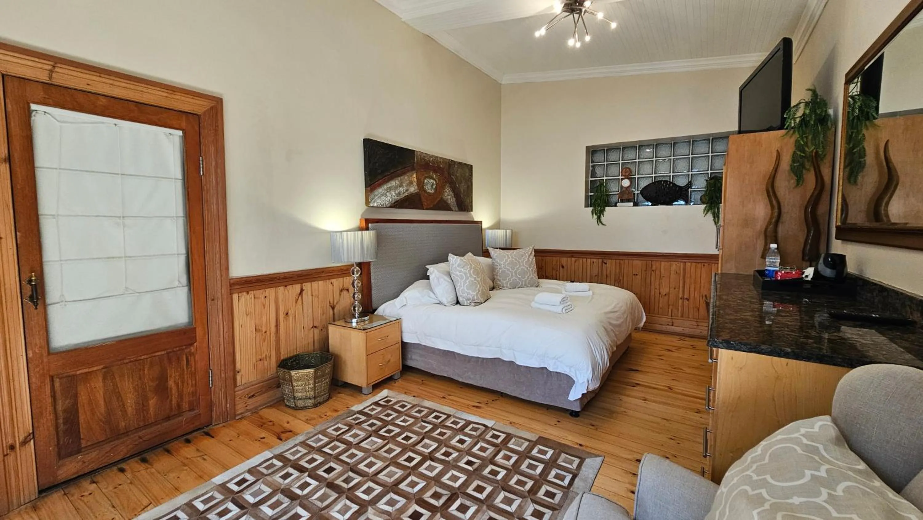 Bed in Wilton Manor SOLAR ENERGY