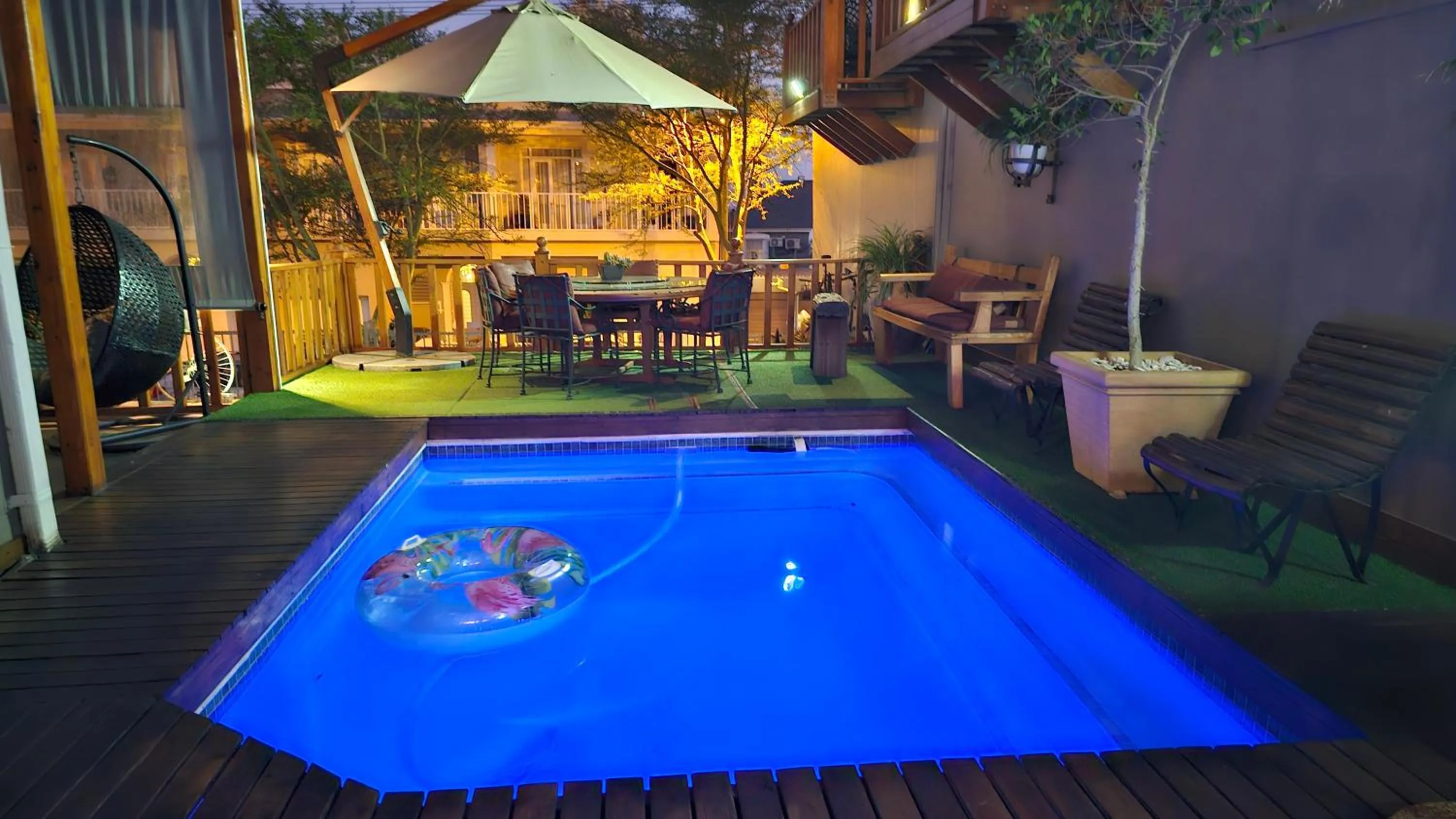 Swimming pool in Wilton Manor SOLAR ENERGY