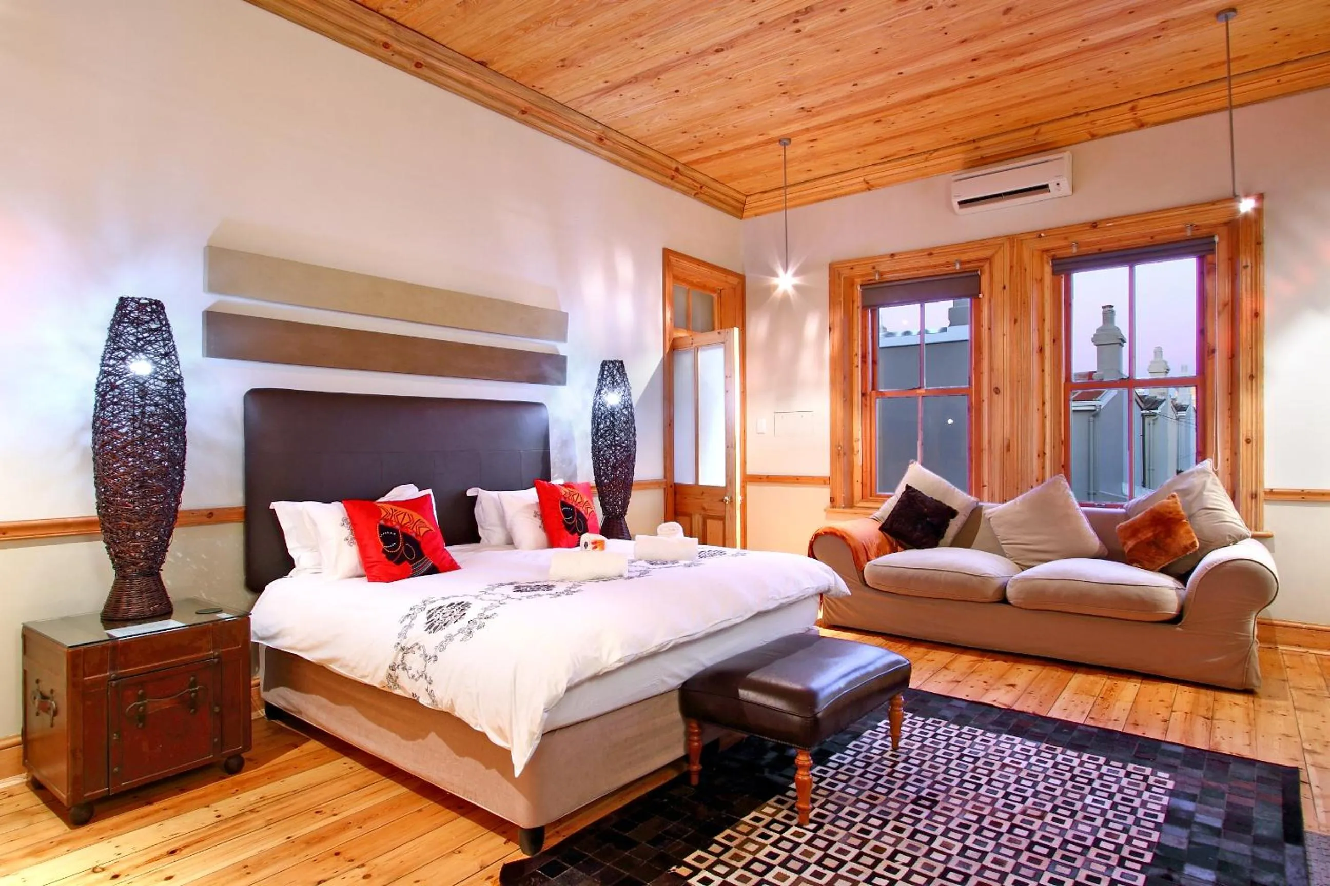 Photo of the whole room, Bed in Wilton Manor SOLAR ENERGY